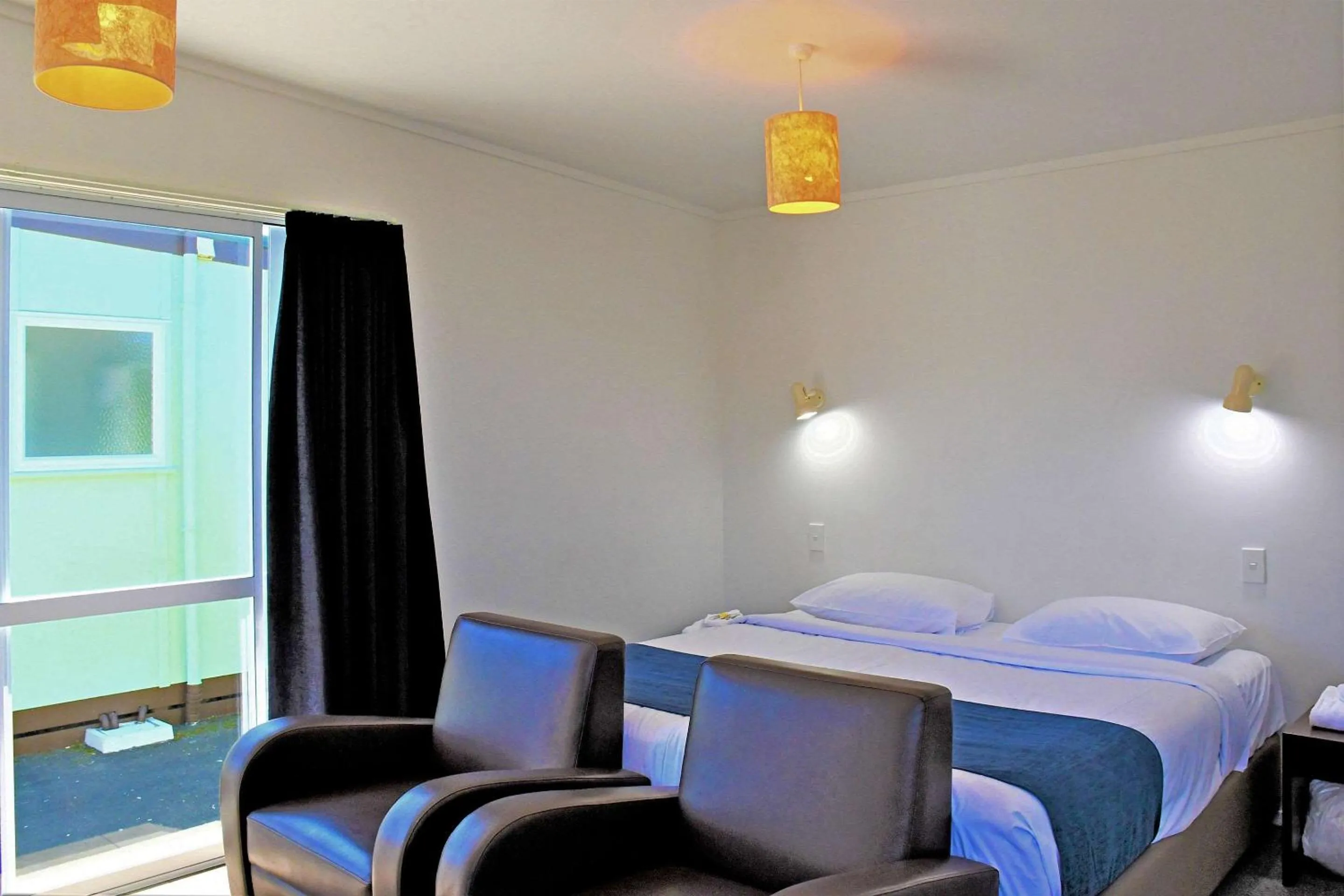 Photo of the whole room, Bed in Comfort Inn Westshore Beach