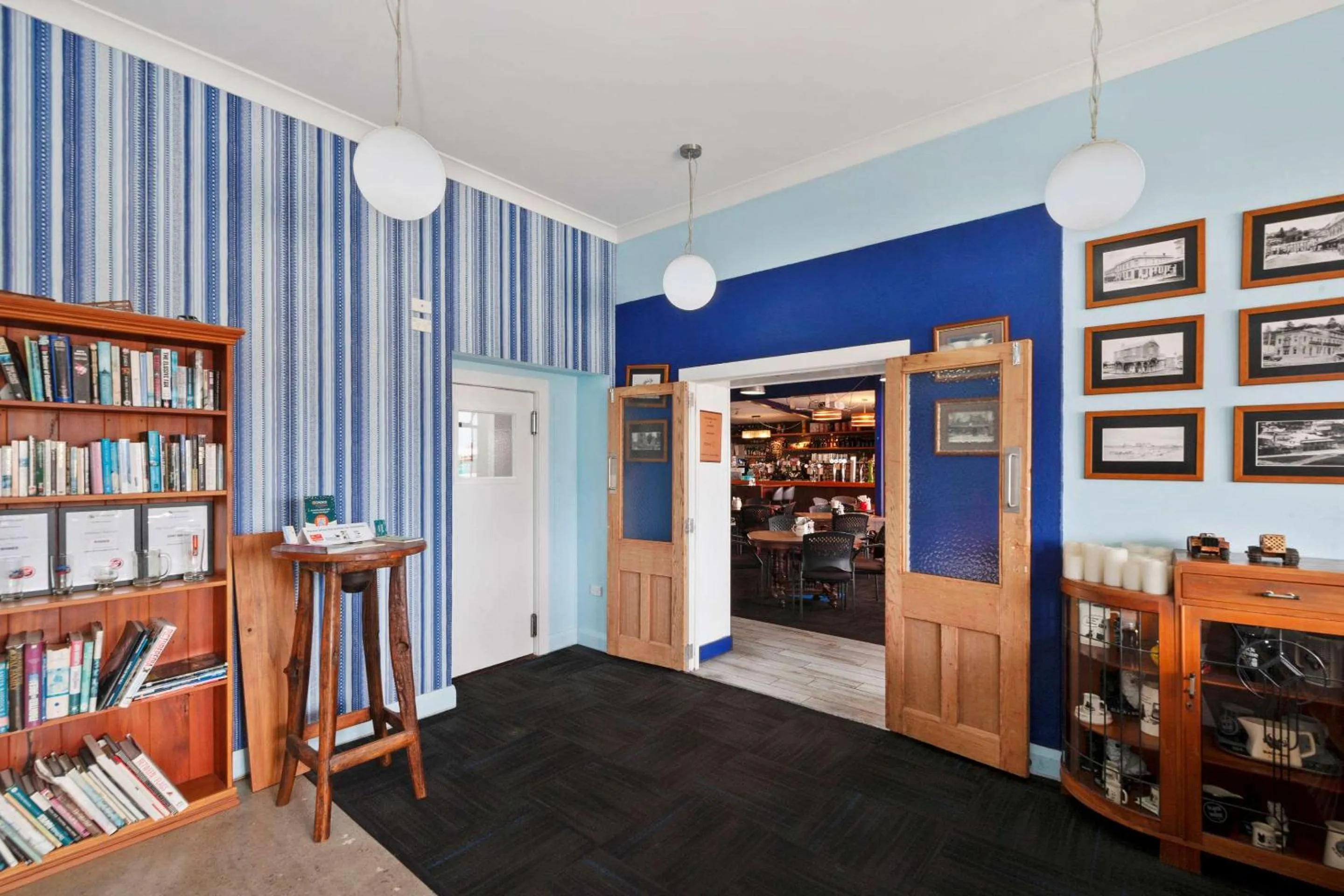 Restaurant/places to eat in Comfort Inn Westshore Beach