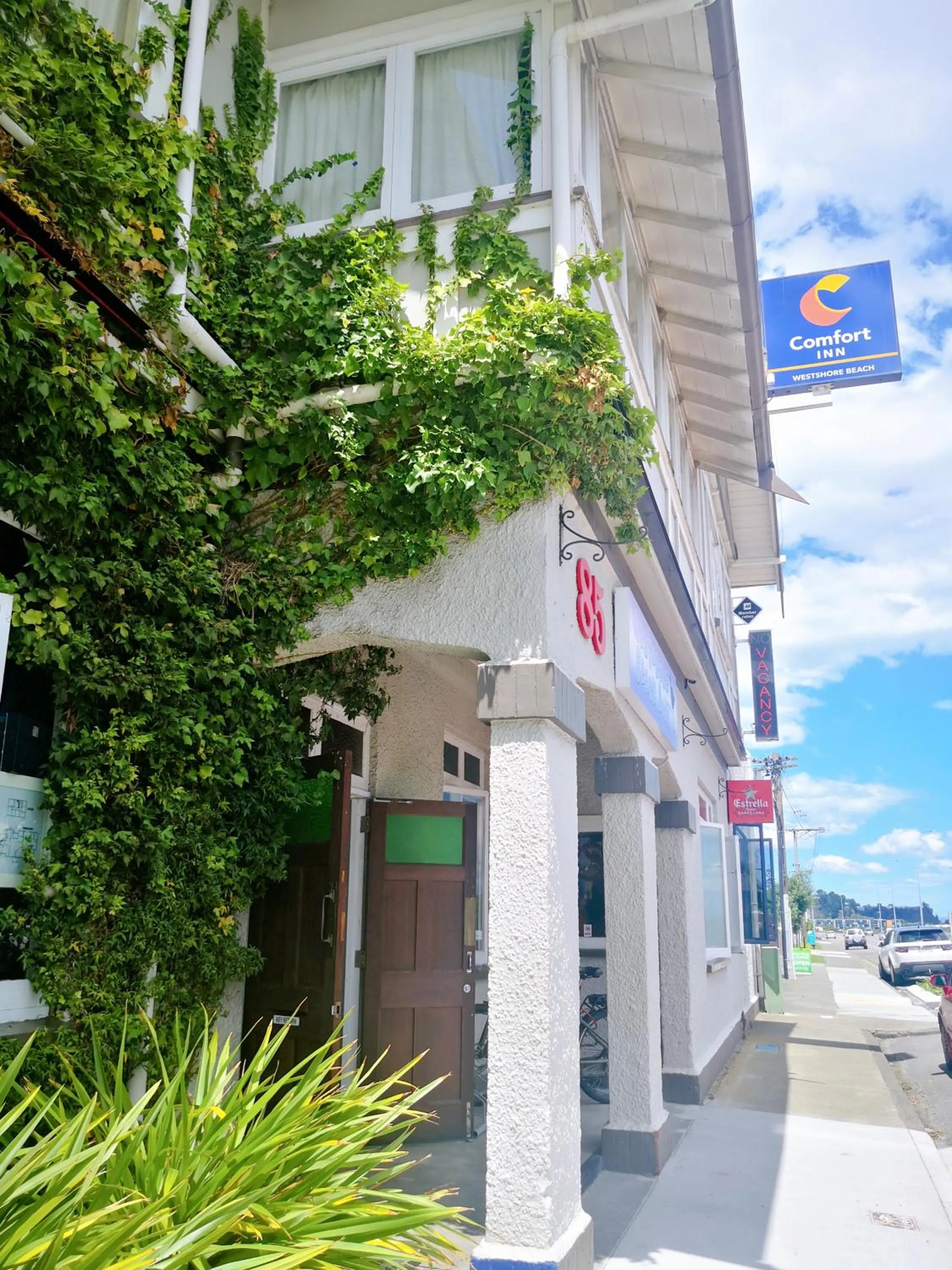 Comfort Inn Westshore Beach