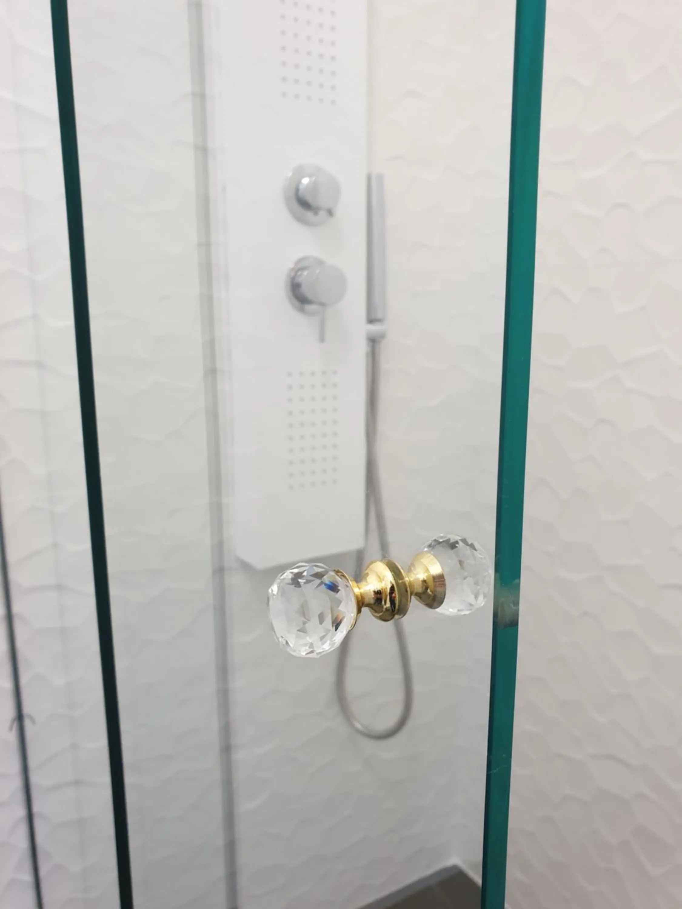 Shower in Pomodoro Bed