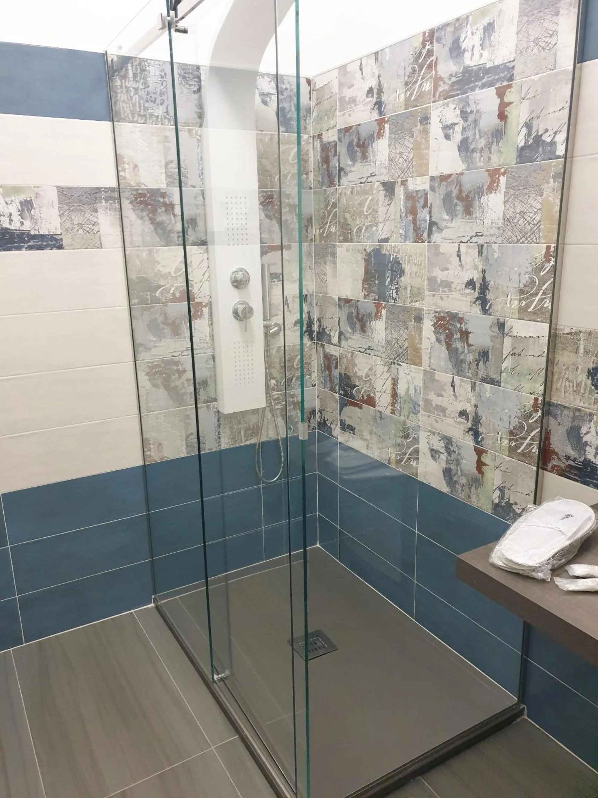 Shower in Pomodoro Bed