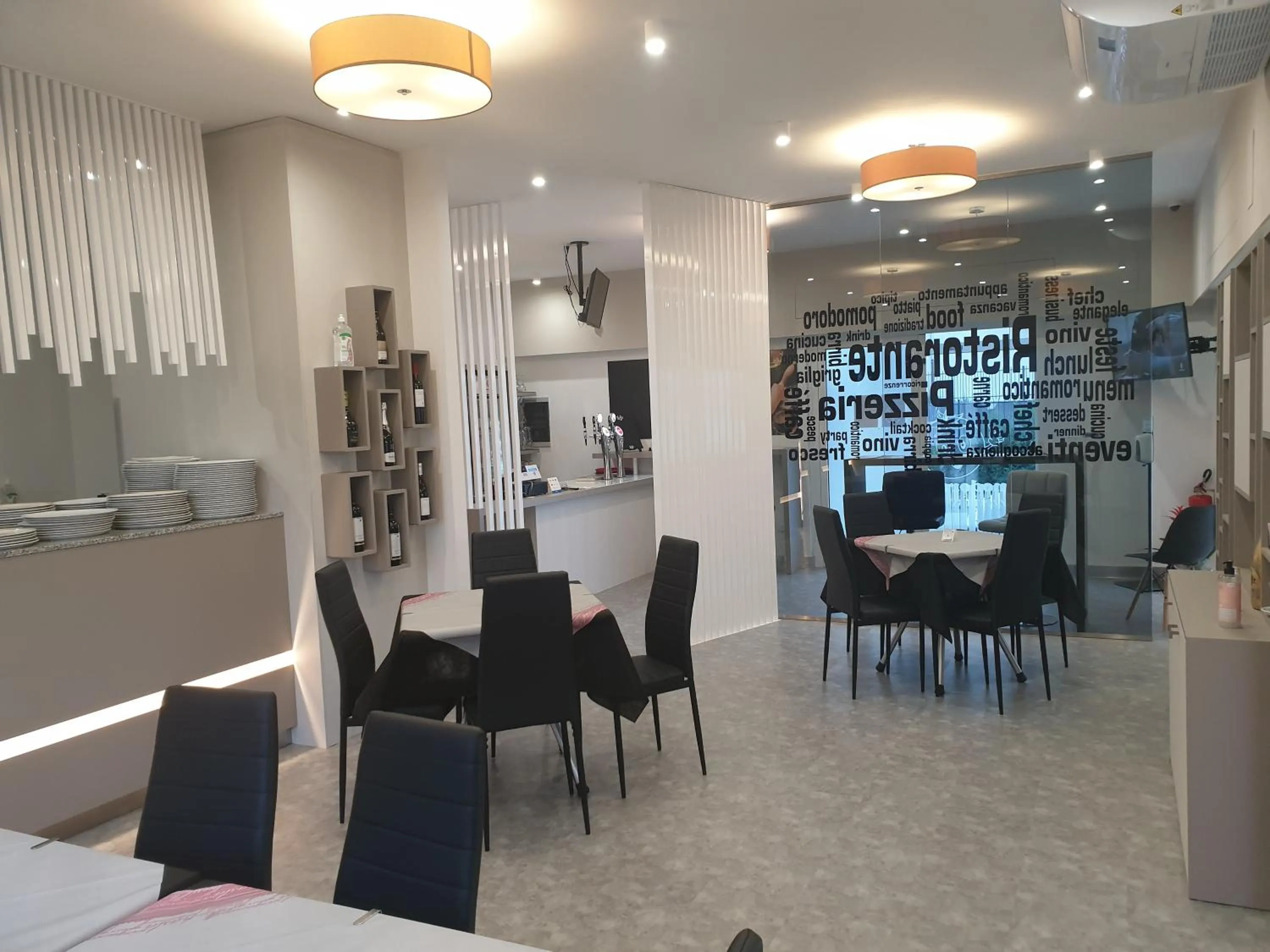 Restaurant/places to eat in Pomodoro Bed