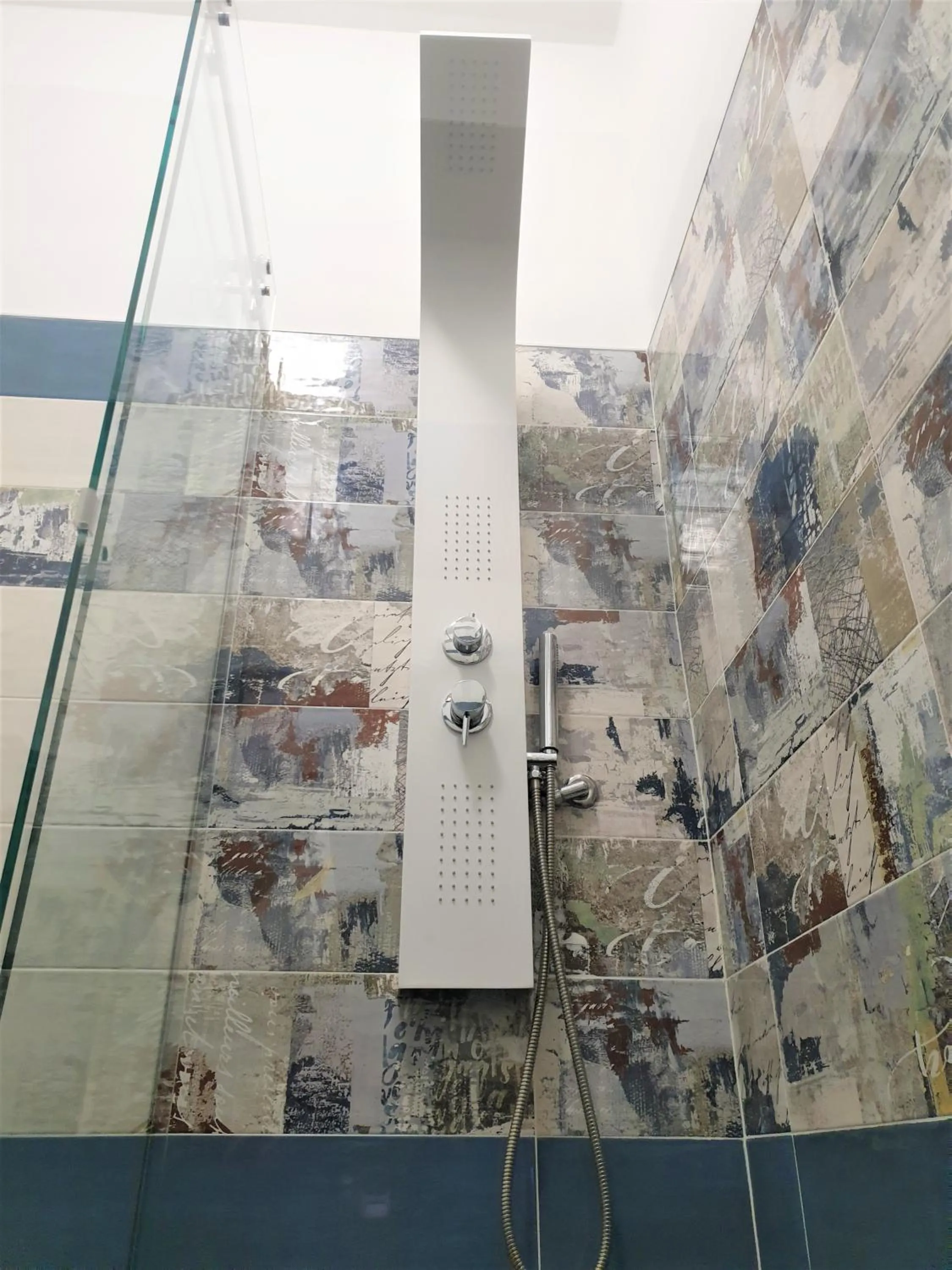 Shower in Pomodoro Bed