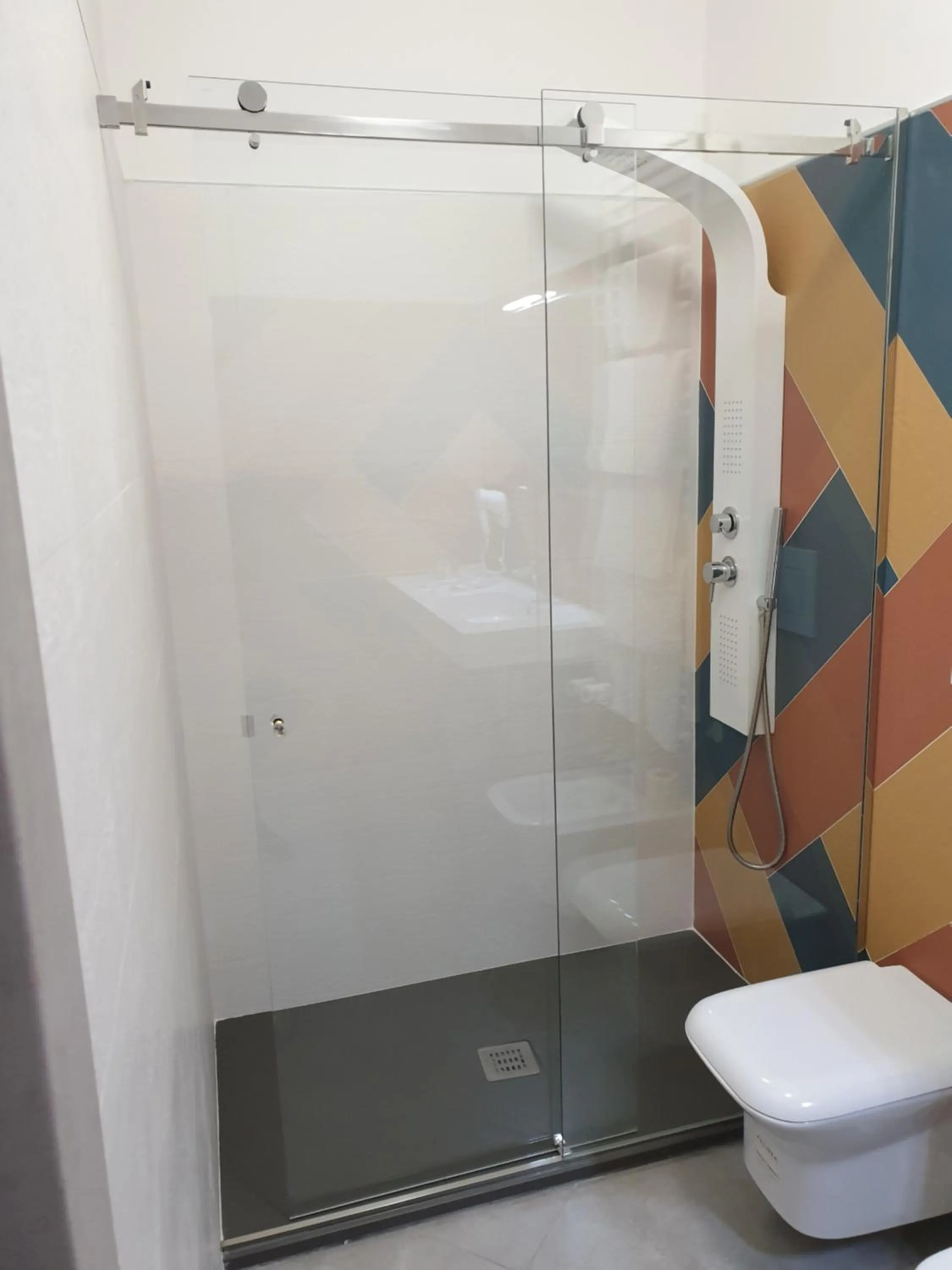 Shower in Pomodoro Bed