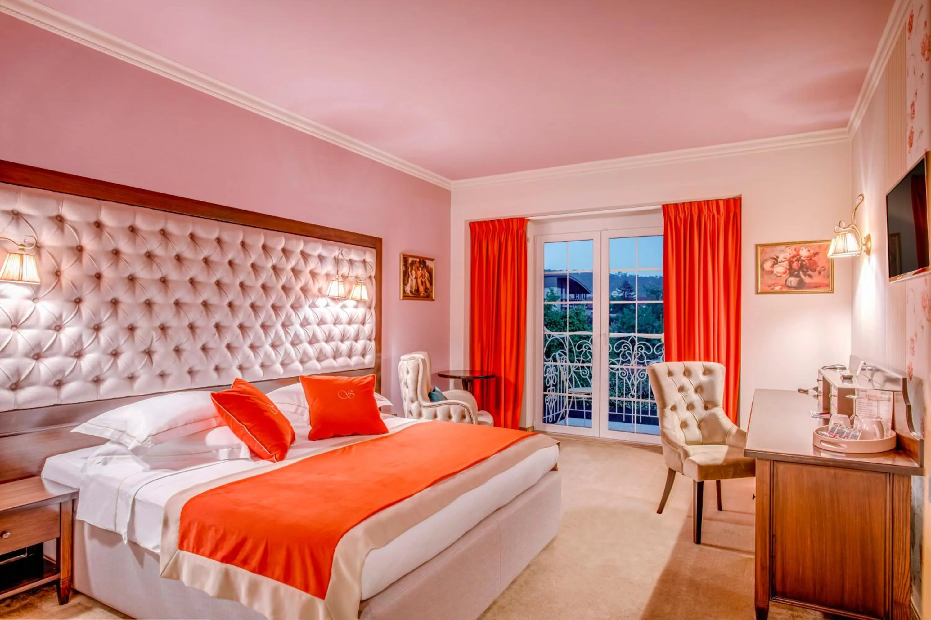 Bathroom, Bed in Simfonia Boutique Hotel