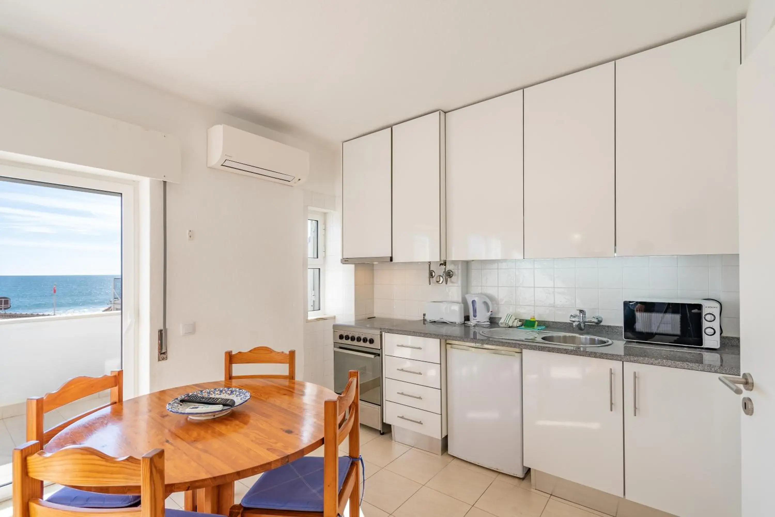 Two-Bedroom Apartment with Sea View in Edifício Sequeira - Alojamento Local by Umbral Two-Bedroom Apartment with Sea View in Edifício Sequeira - Alojamento Local by Umbral
