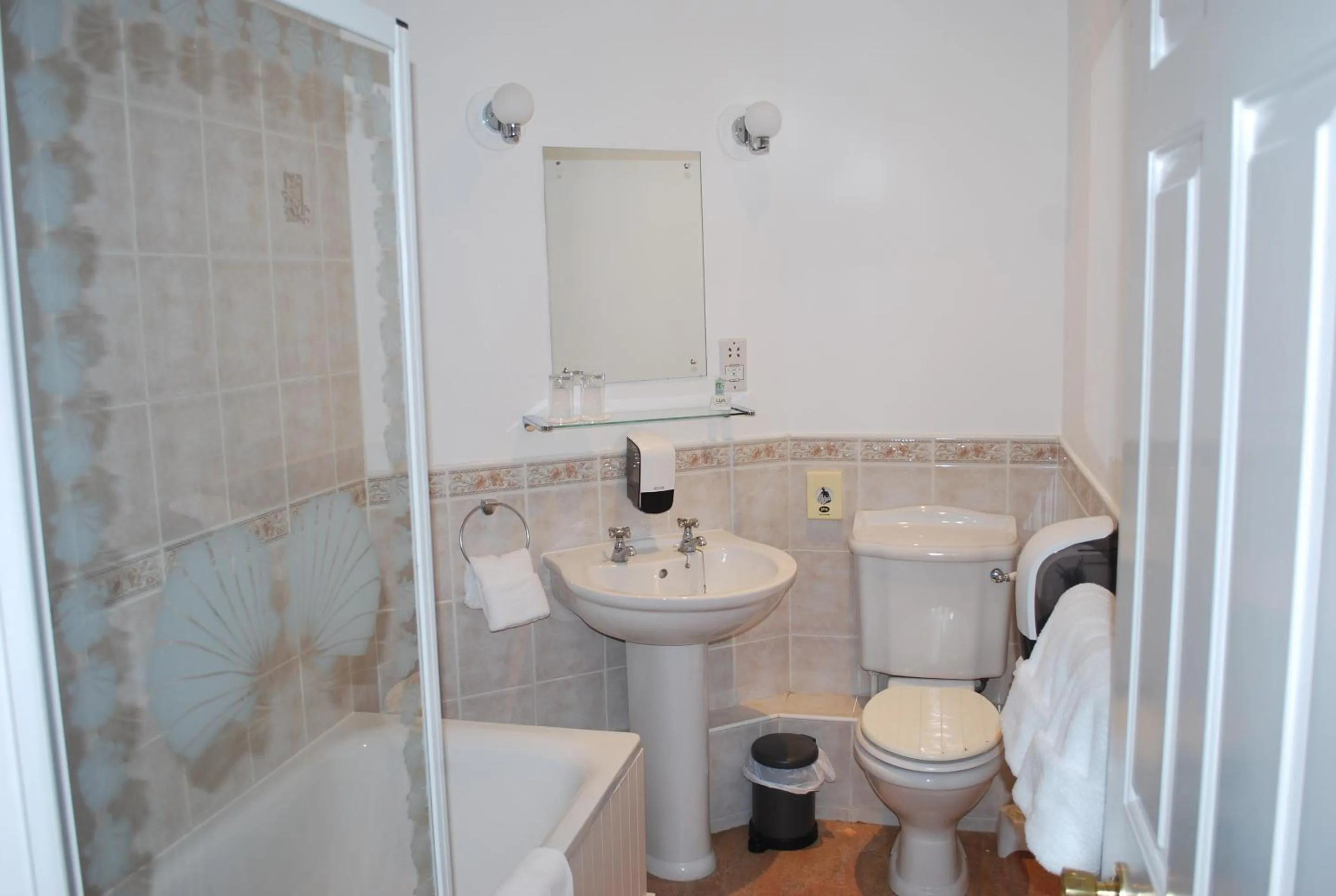 Bathroom in OYO Dunmar House Hotel