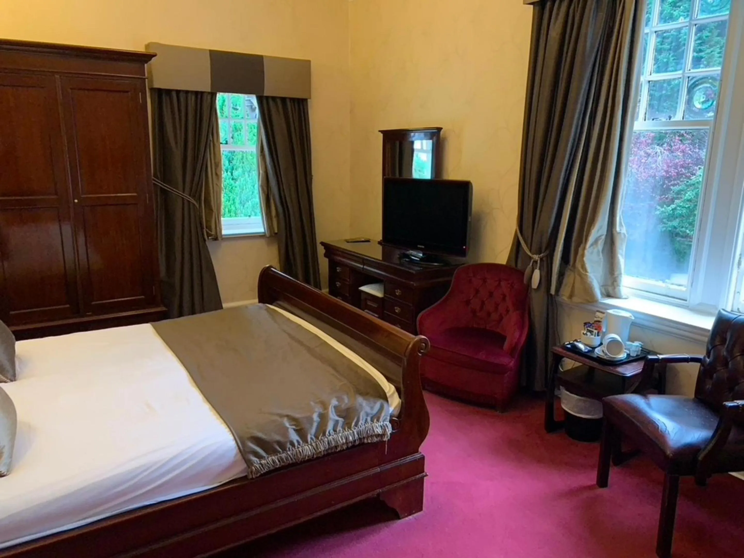 Bedroom, Bed in OYO Dunmar House Hotel