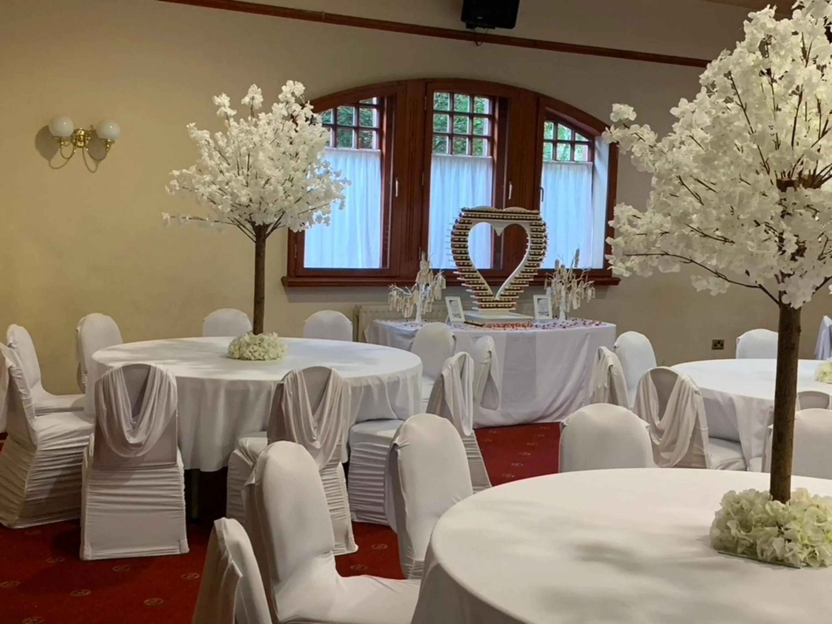 Restaurant/places to eat in OYO Dunmar House Hotel