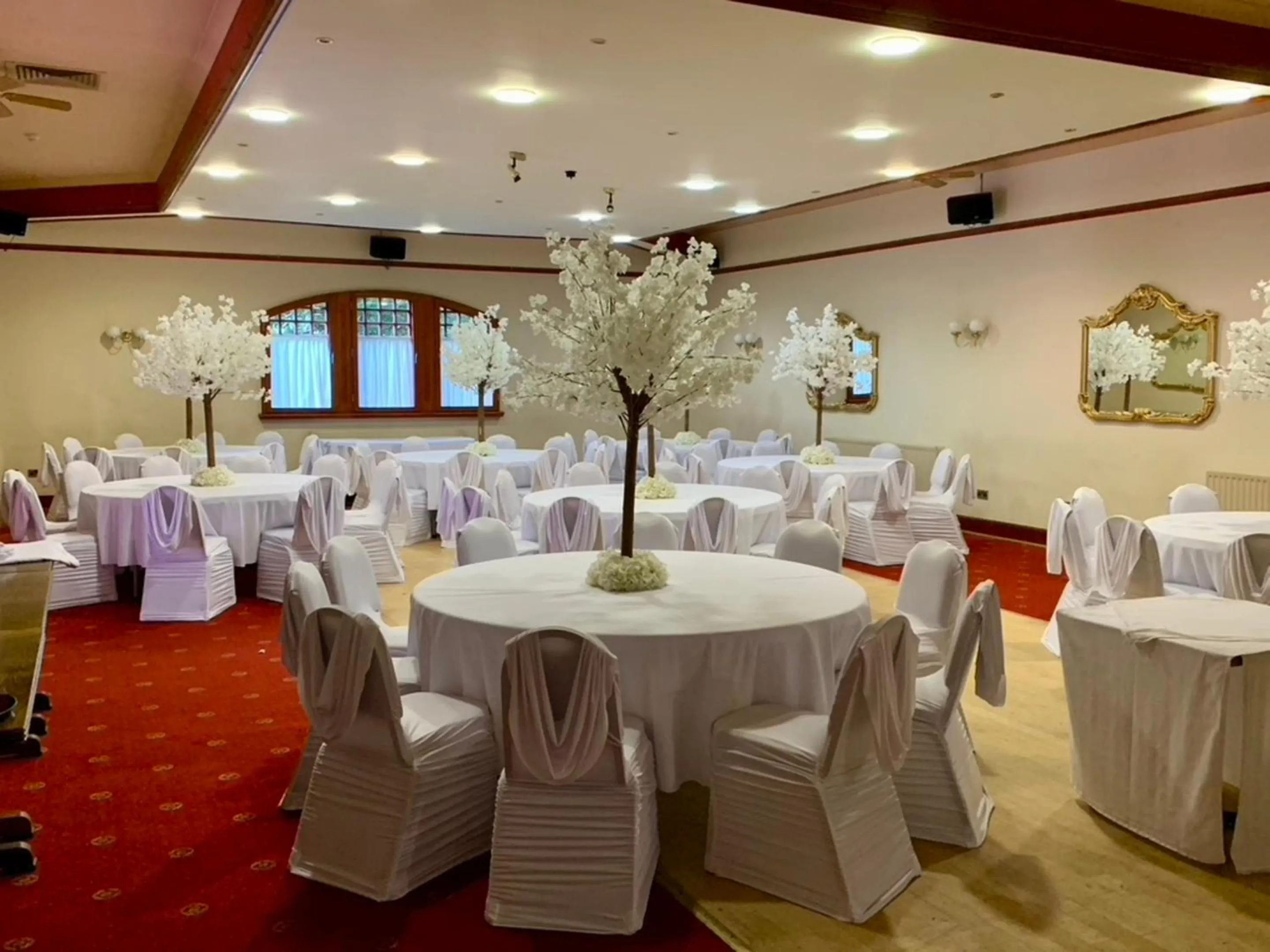 Restaurant/places to eat in OYO Dunmar House Hotel