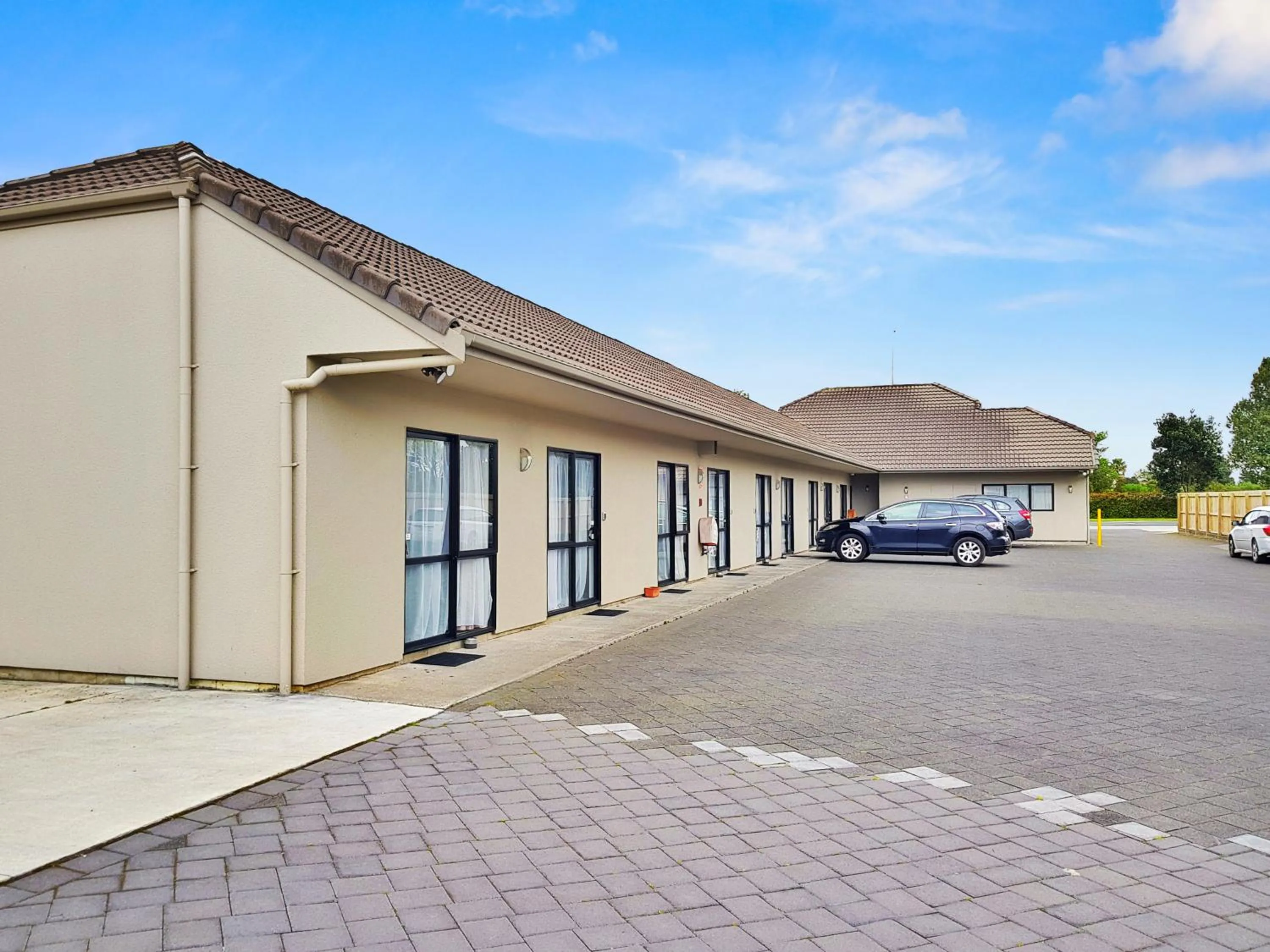Property building in Auckland Airport Motel