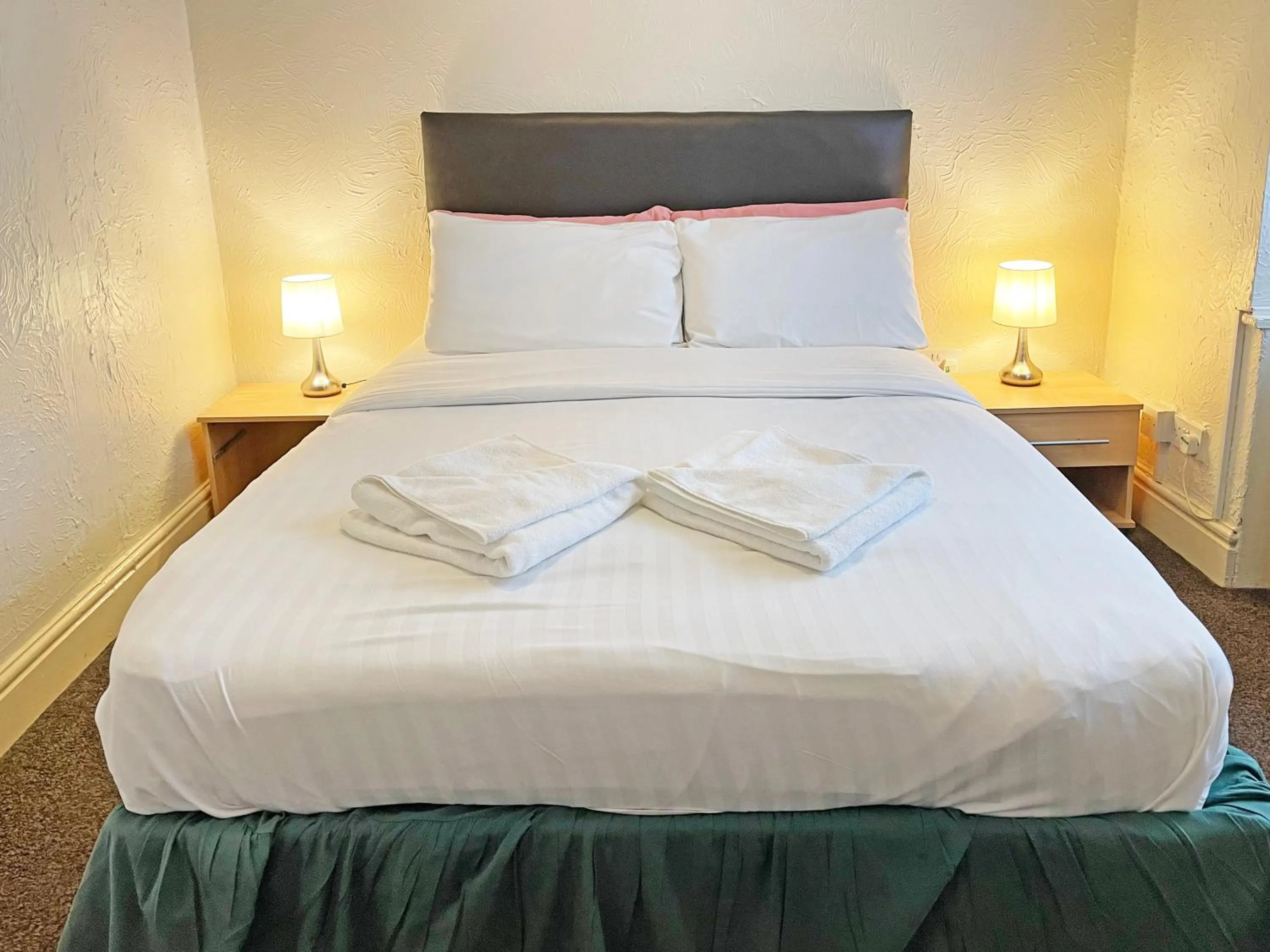 Bedroom, Bed in The Helmshore