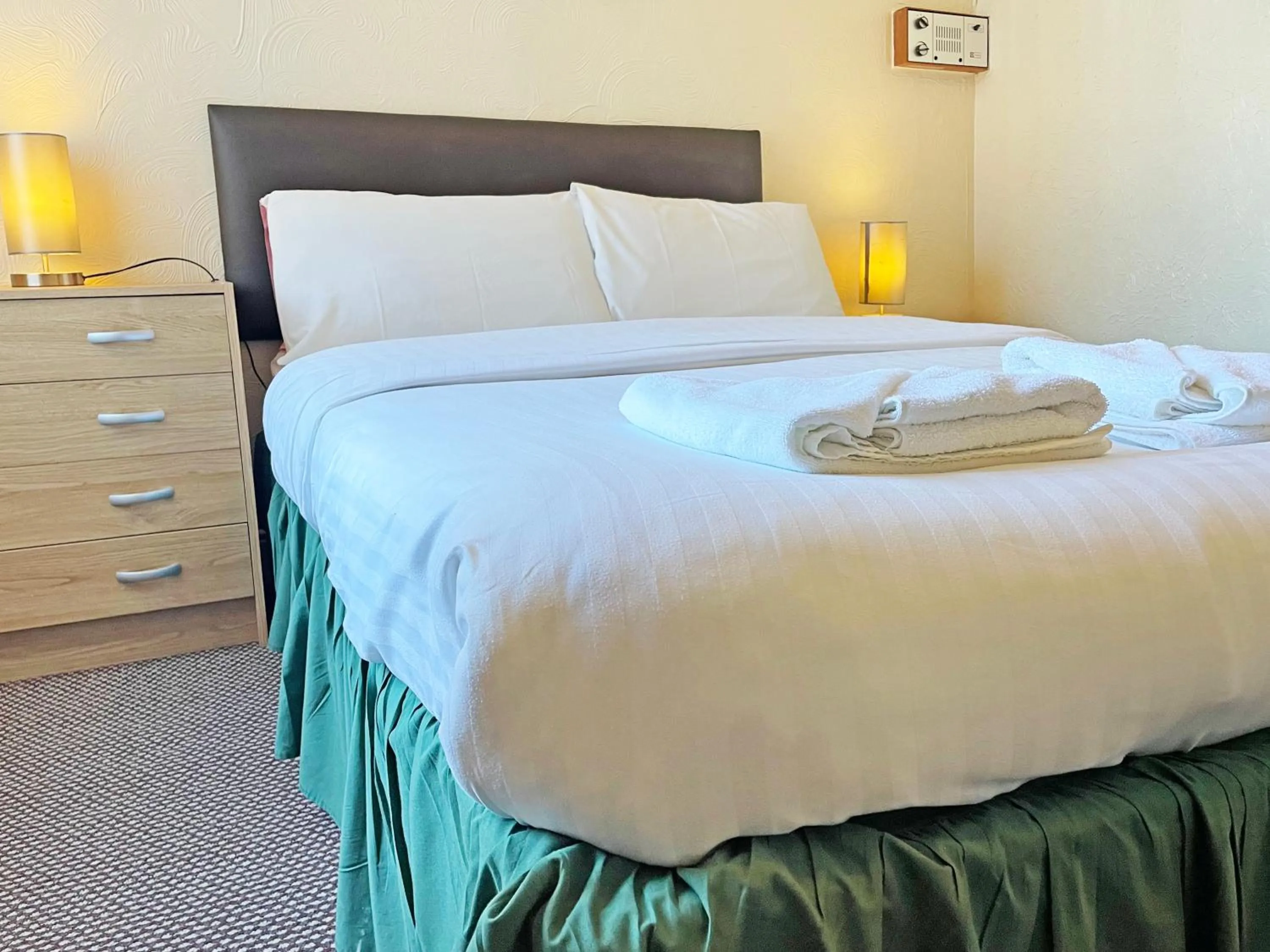 Bedroom, Bed in The Helmshore