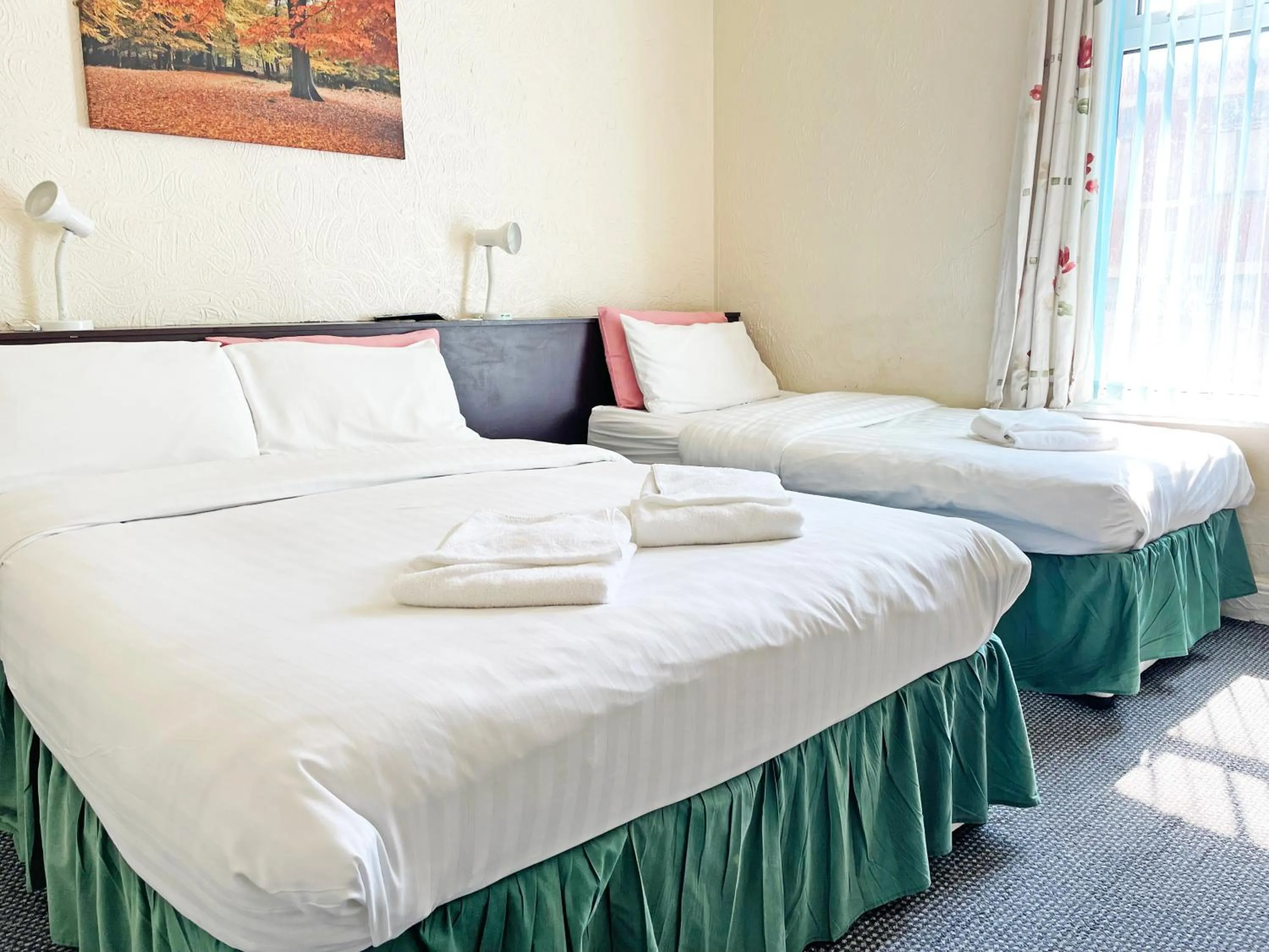 Bedroom, Bed in The Helmshore