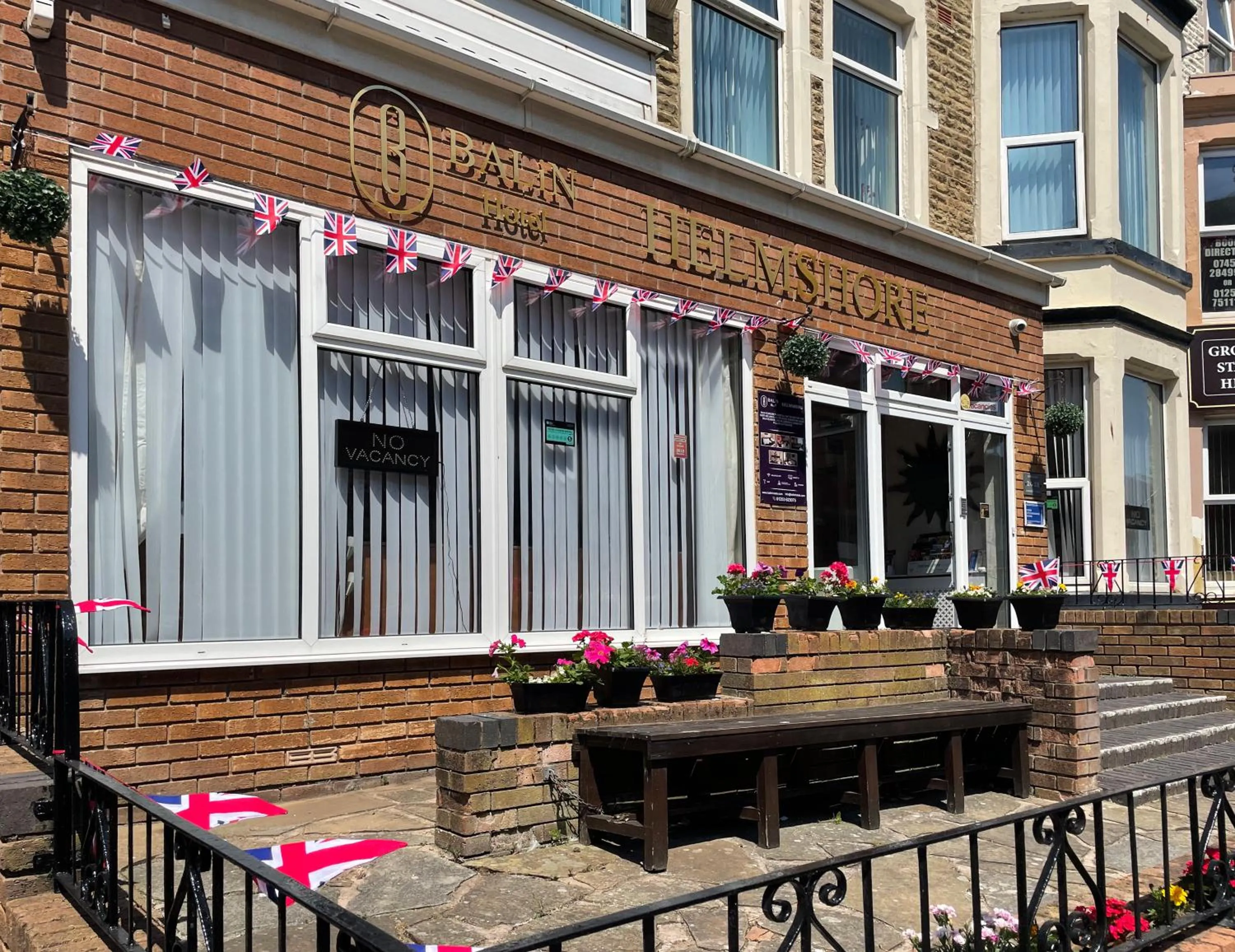 Facade/entrance in The Helmshore