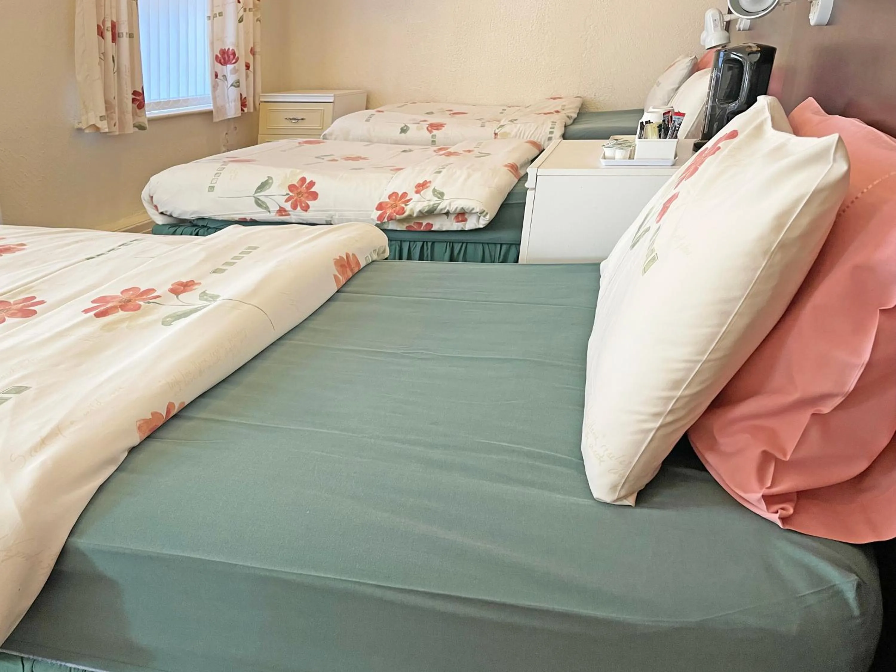 Bedroom, Bed in The Helmshore