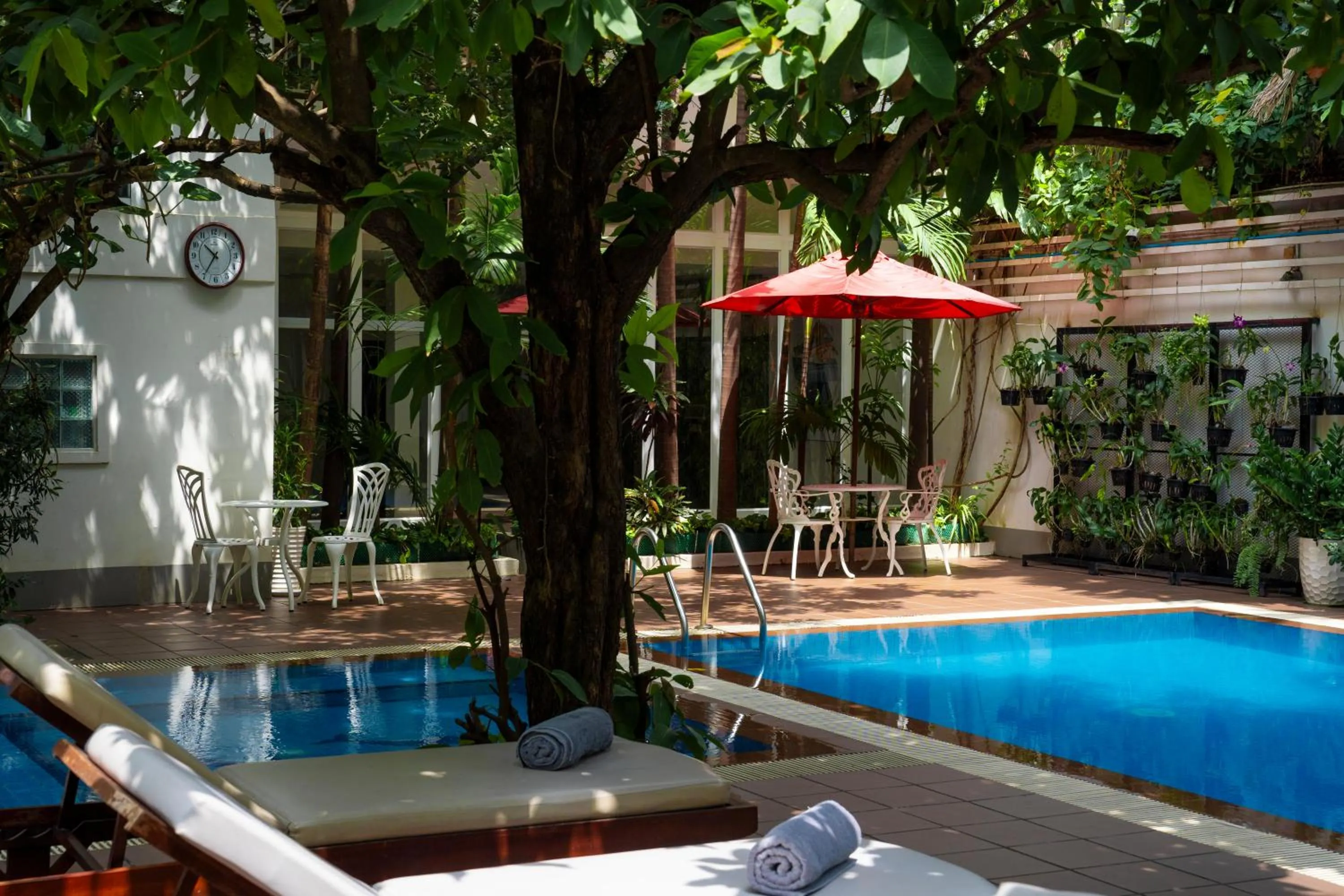 Swimming pool in Skyline Boutique Hotel