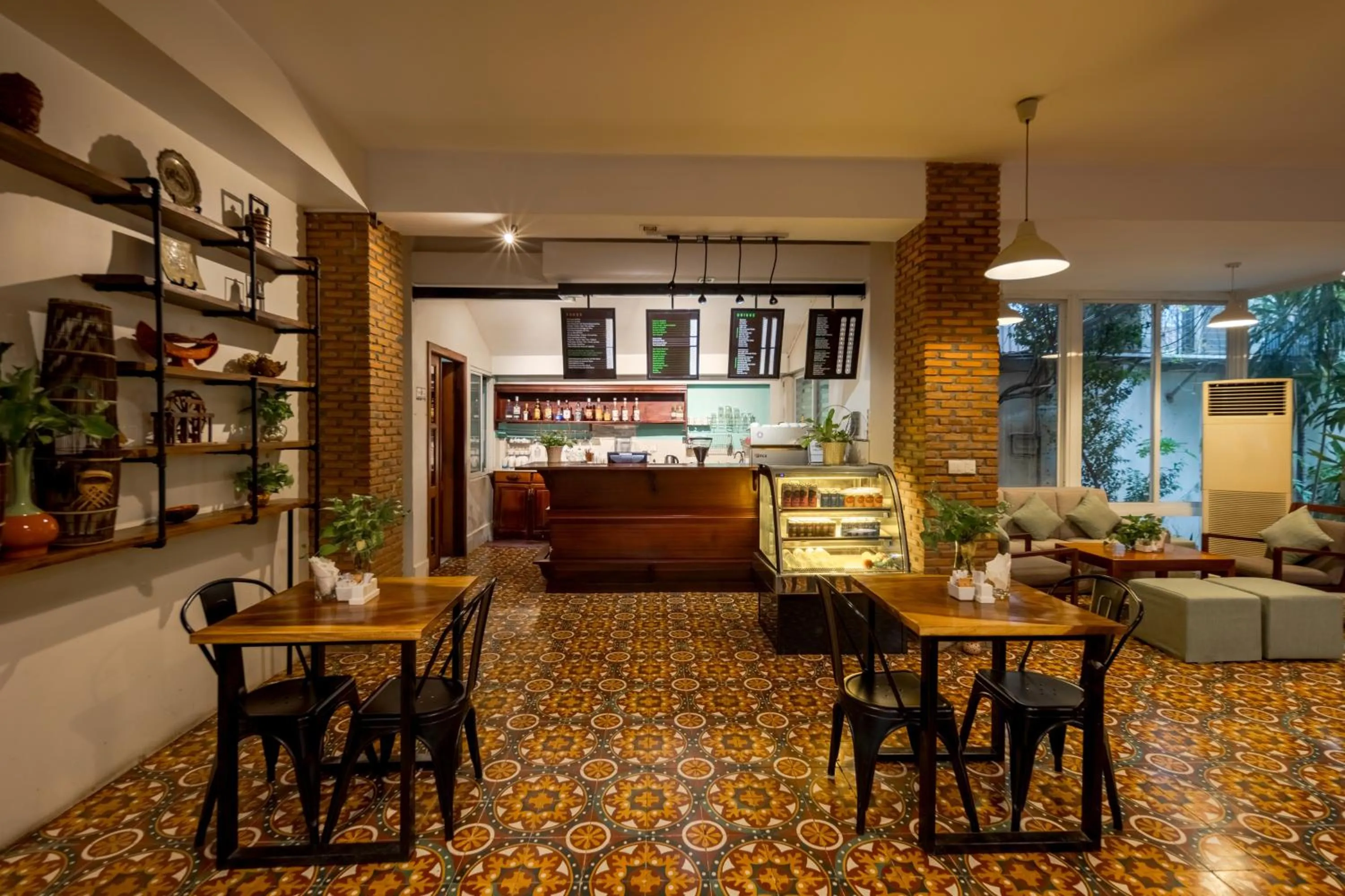 Restaurant/places to eat in Skyline Boutique Hotel