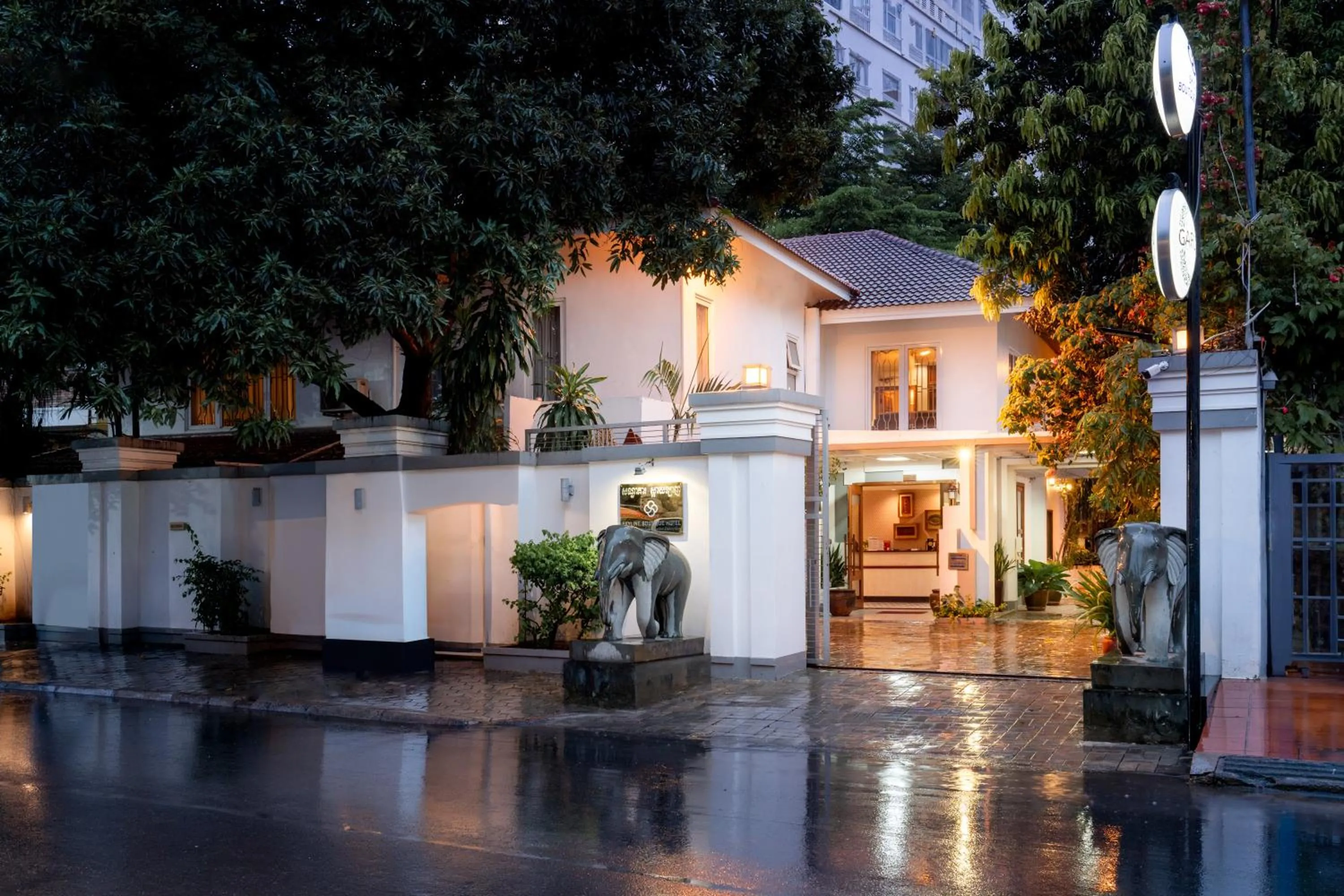 Property building in Skyline Boutique Hotel