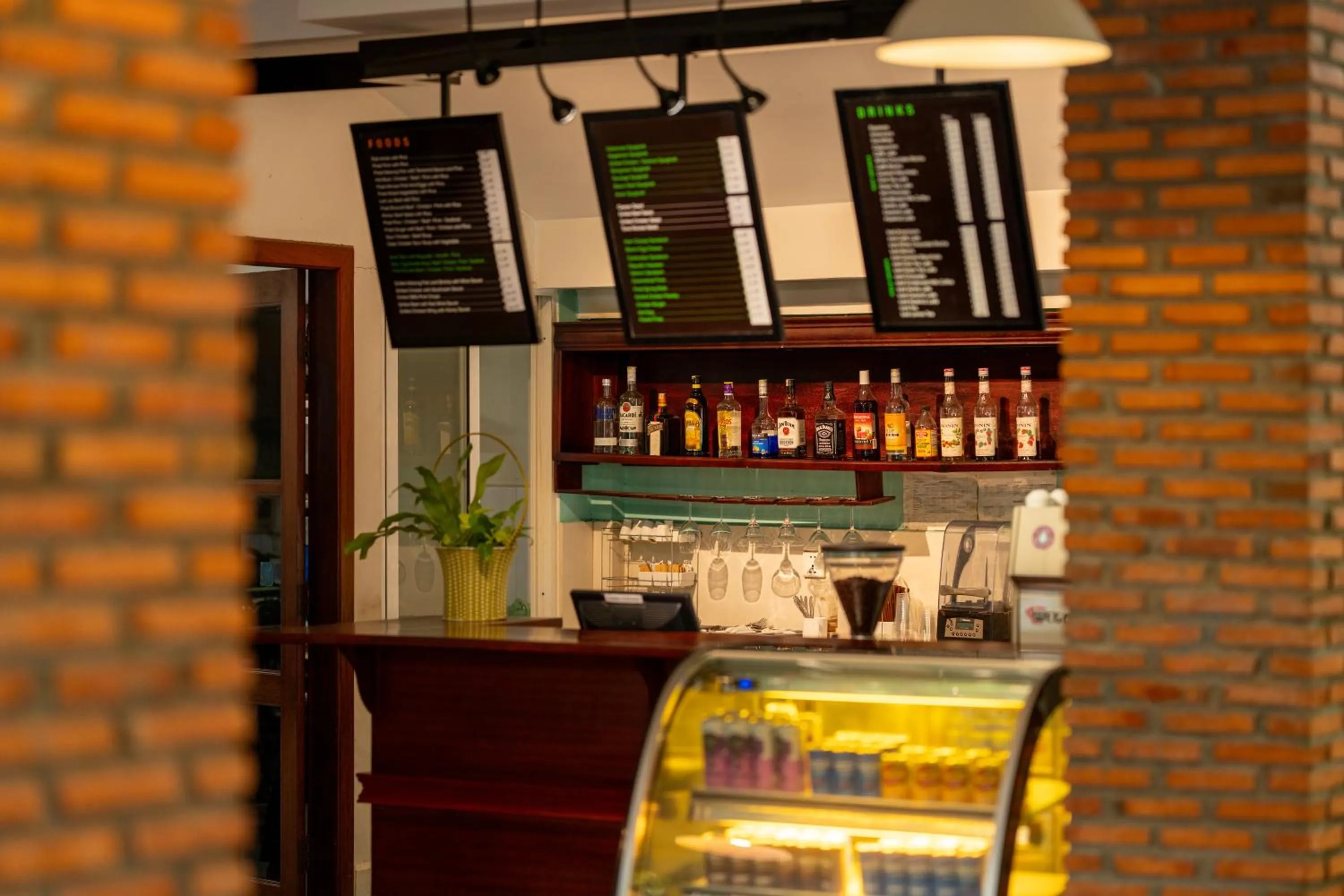 Restaurant/places to eat in Skyline Boutique Hotel