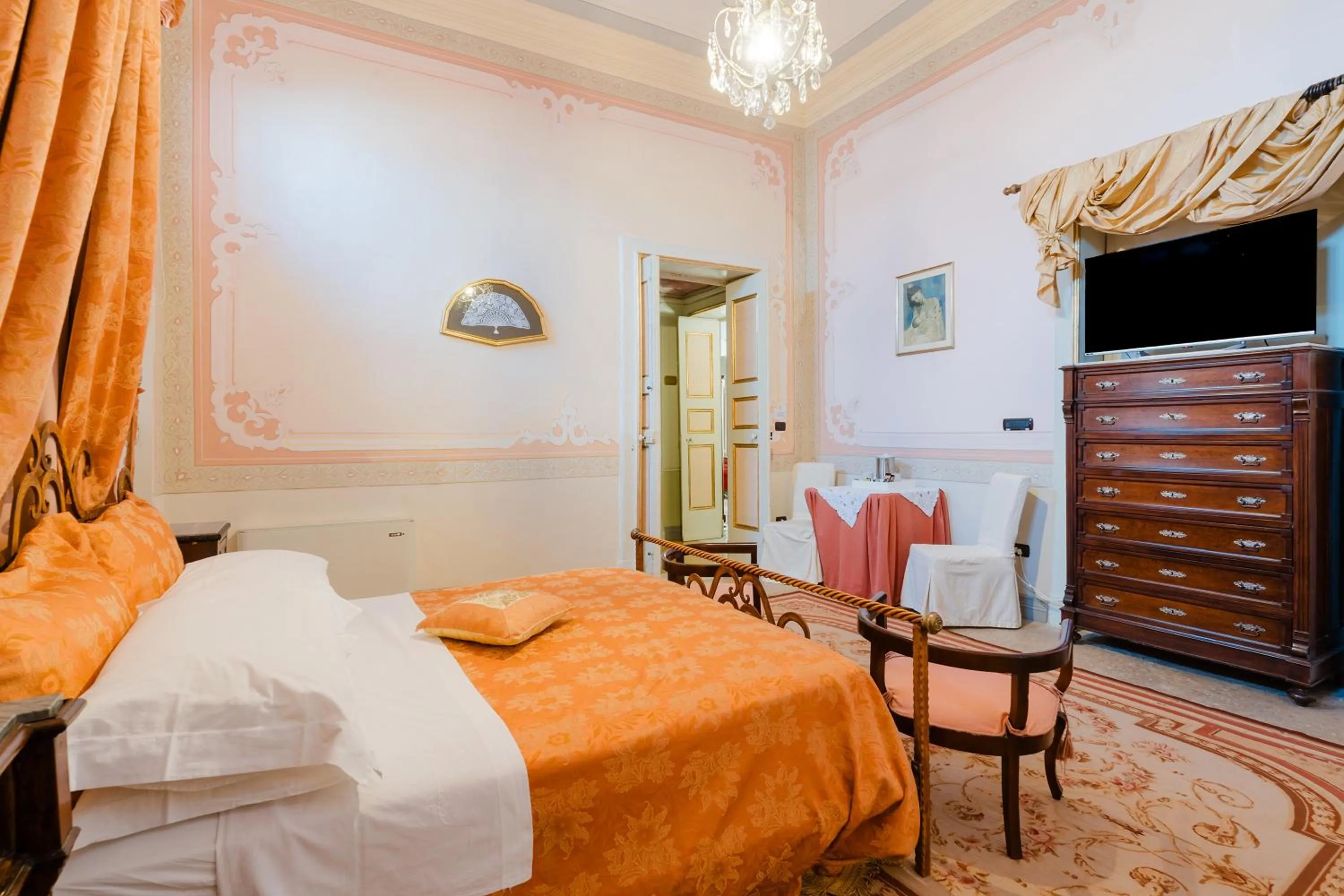 Bedroom, Bed in Palazzo De Castro