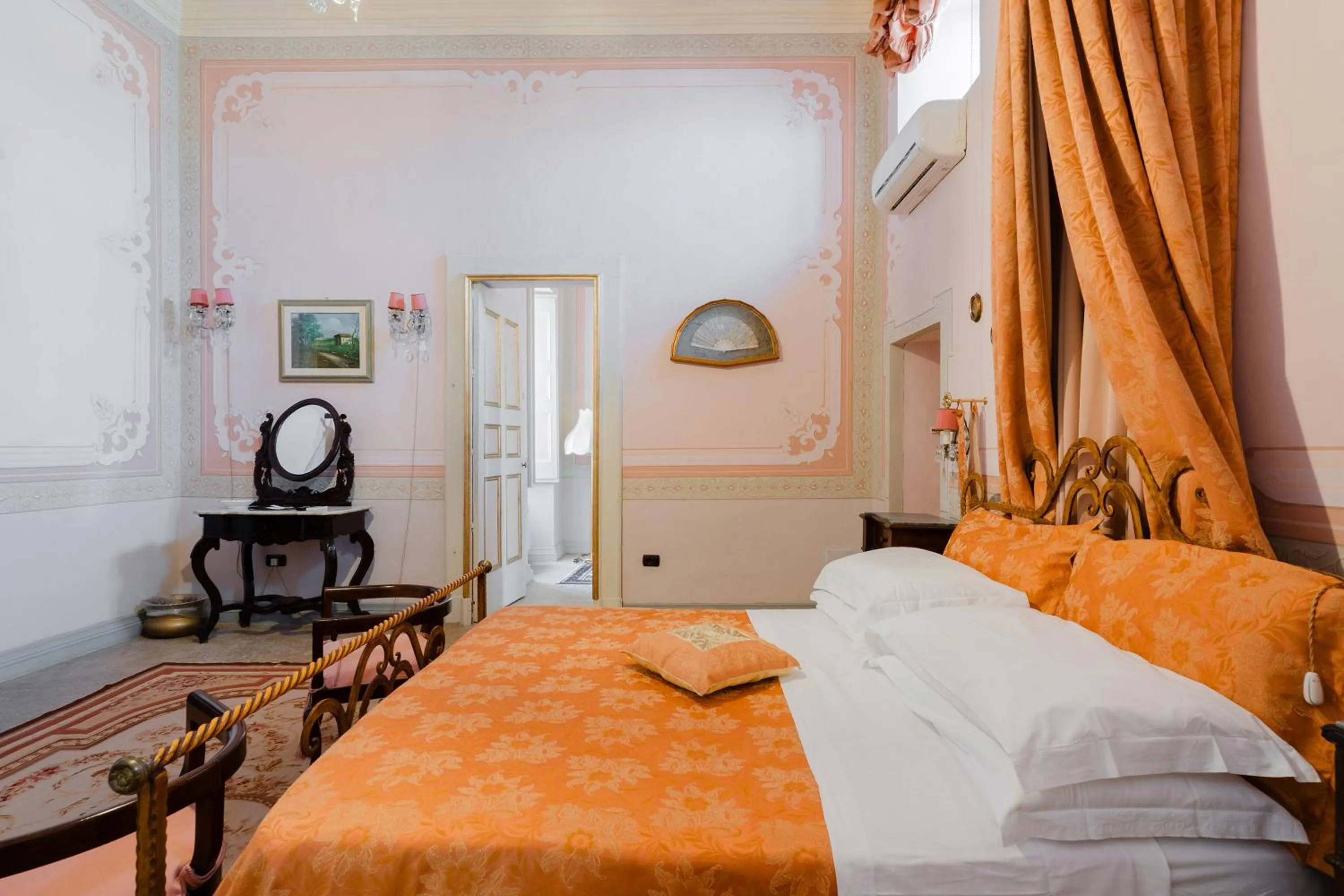Photo of the whole room, Bed in Palazzo De Castro