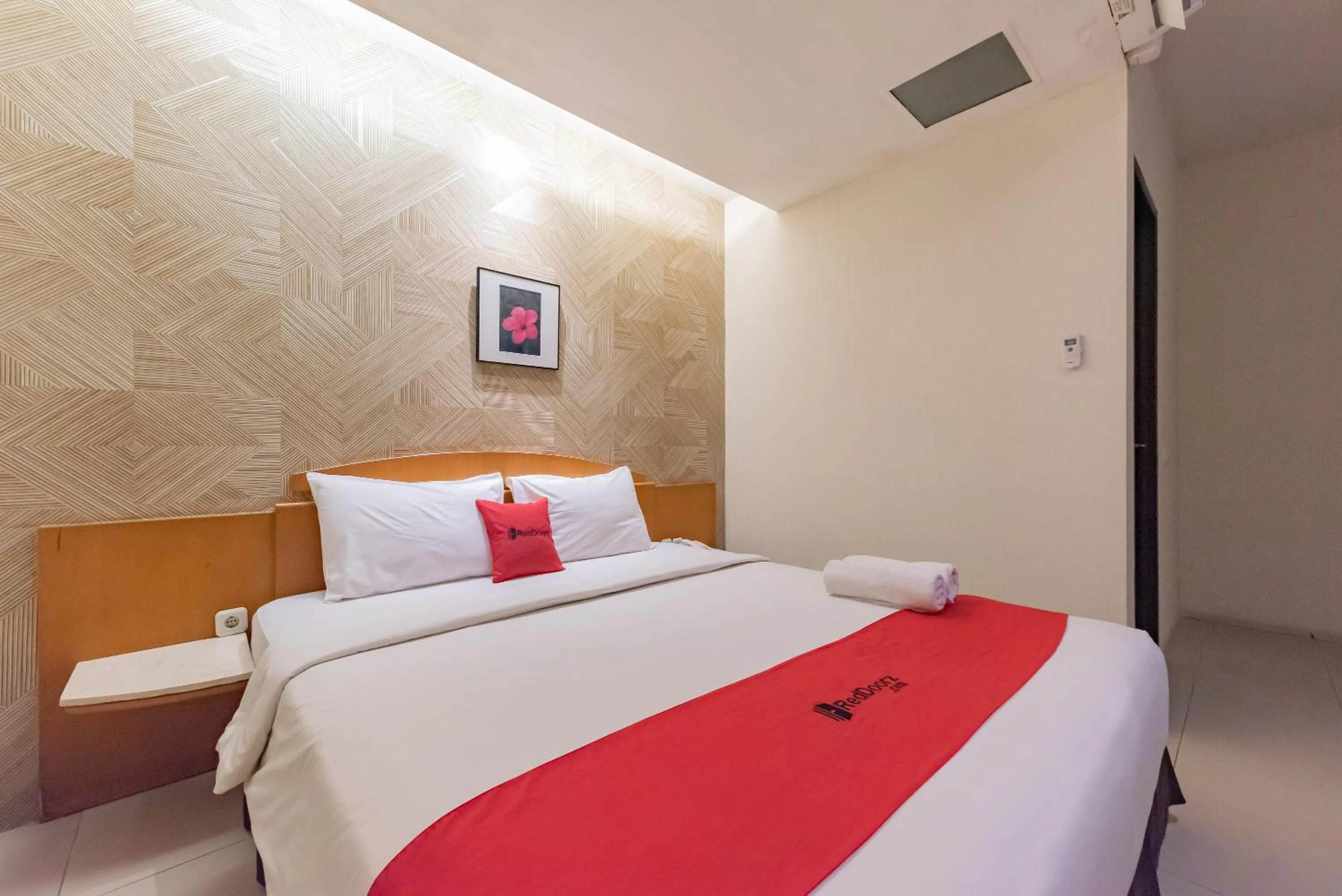Bedroom, Bed in RedDoorz Plus @ Cipaganti Street 3
