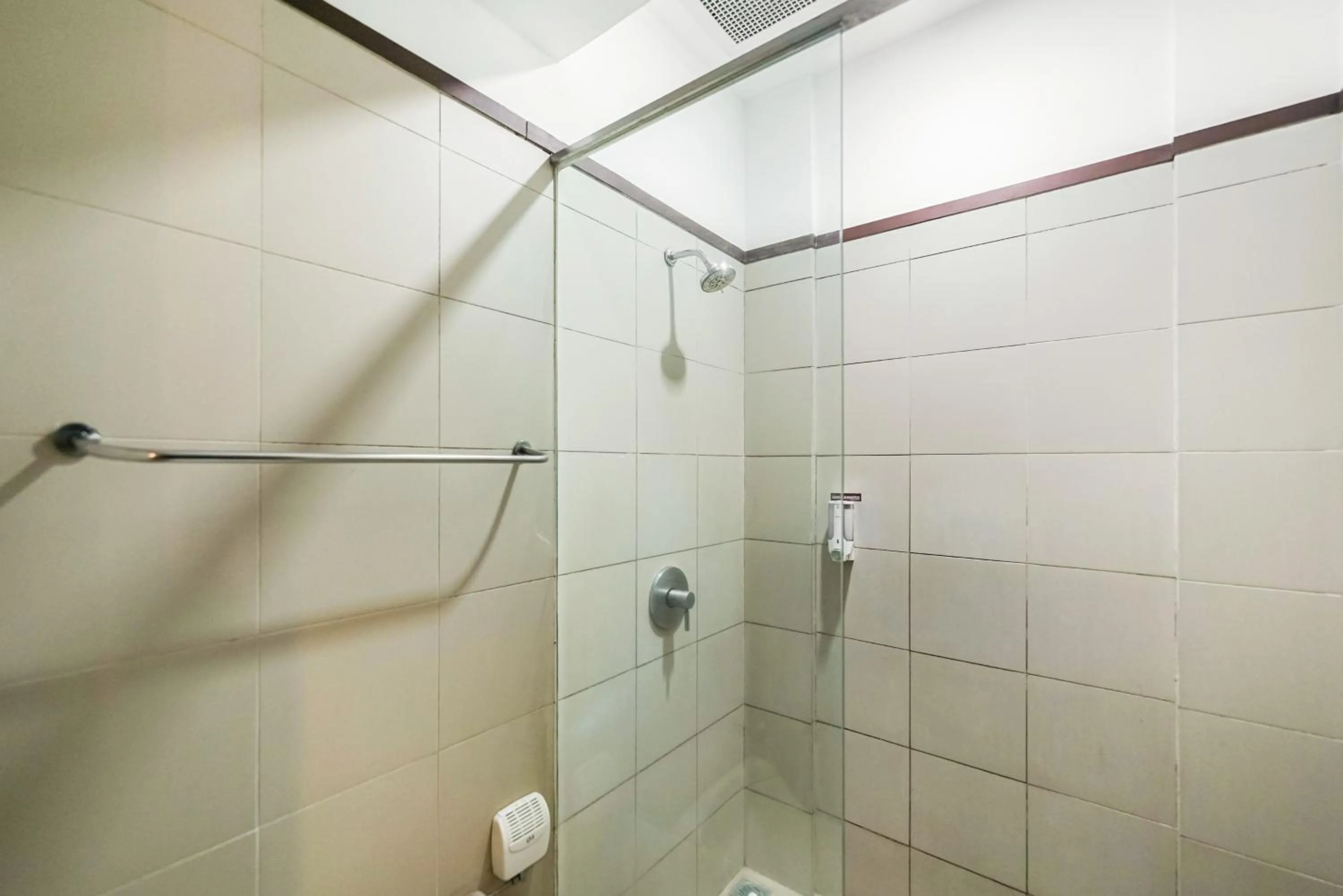 Bathroom in RedDoorz Plus @ Cipaganti Street 3