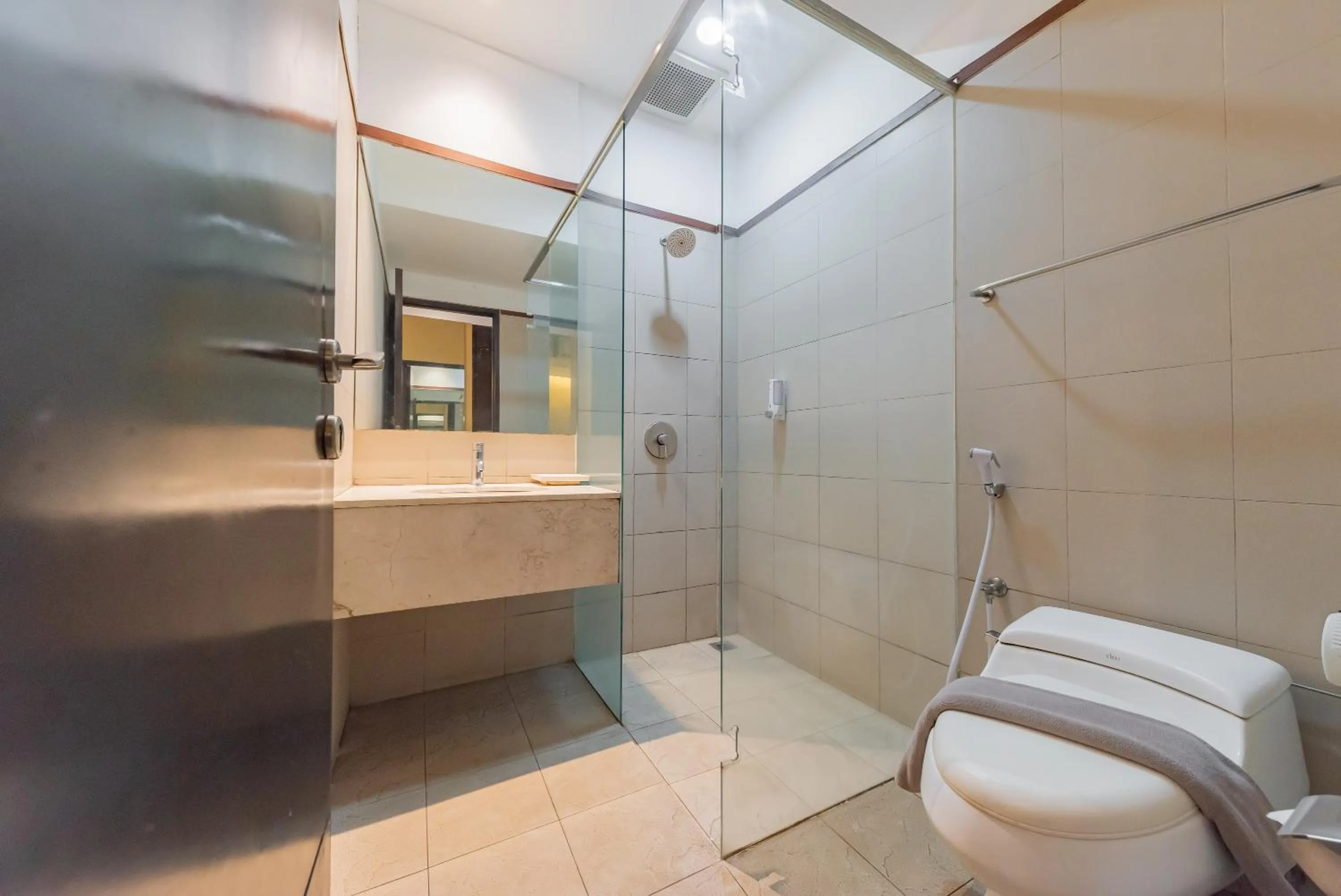 Bathroom in RedDoorz Plus @ Cipaganti Street 3