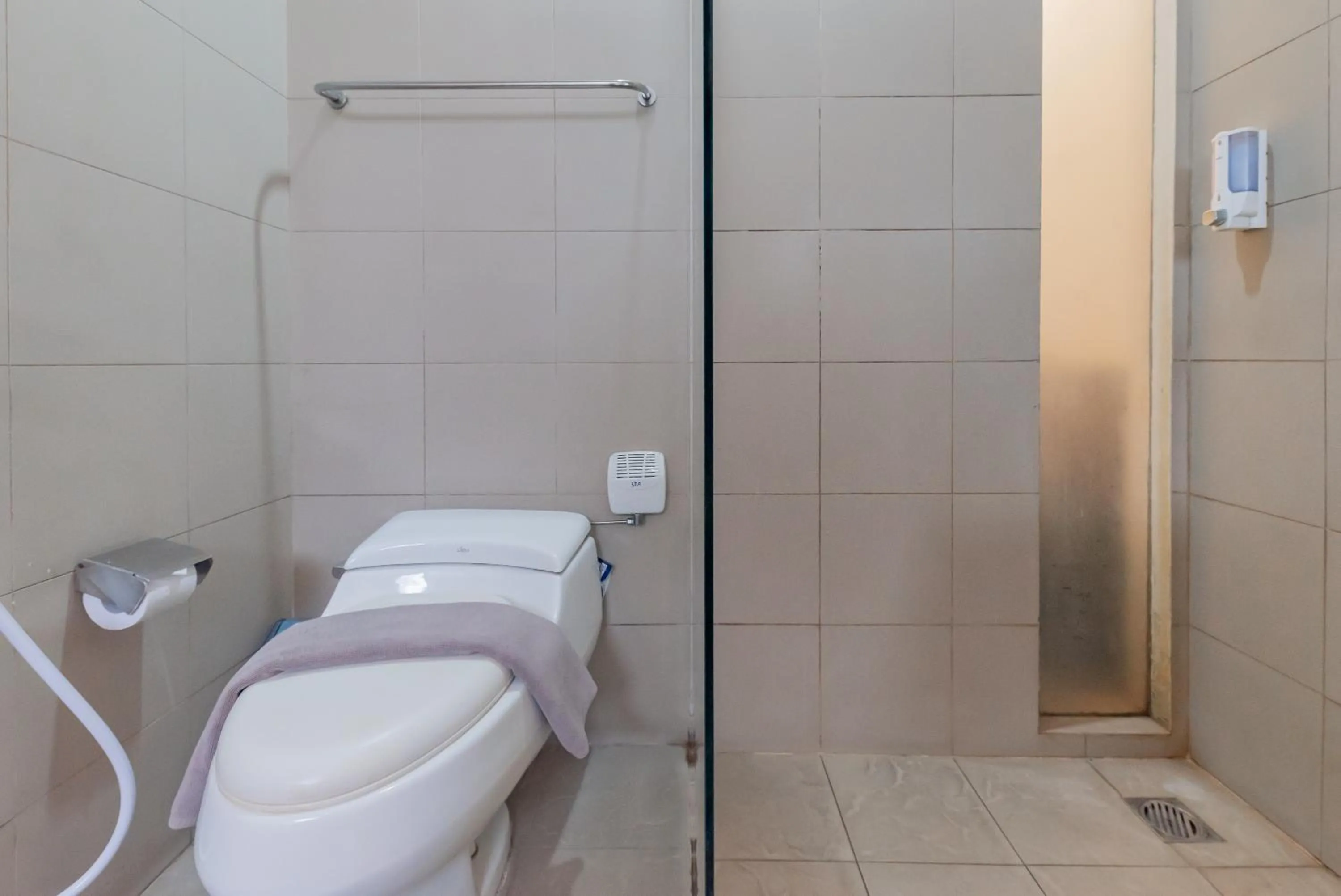 Bathroom in RedDoorz Plus @ Cipaganti Street 3