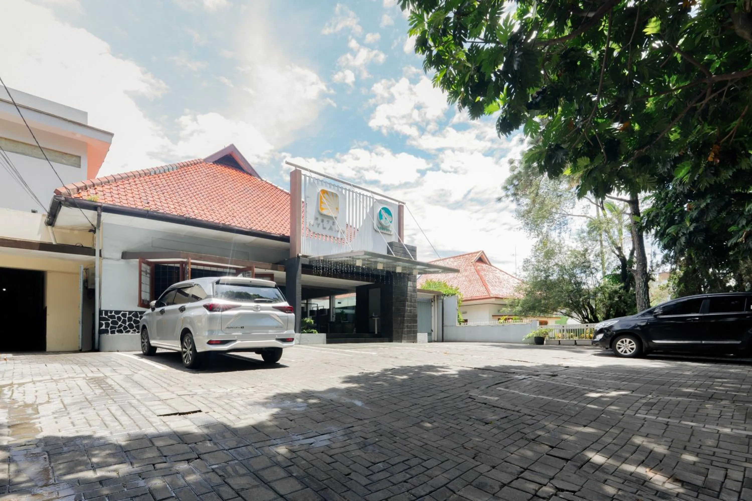 Facade/entrance in RedDoorz Plus @ Cipaganti Street 3