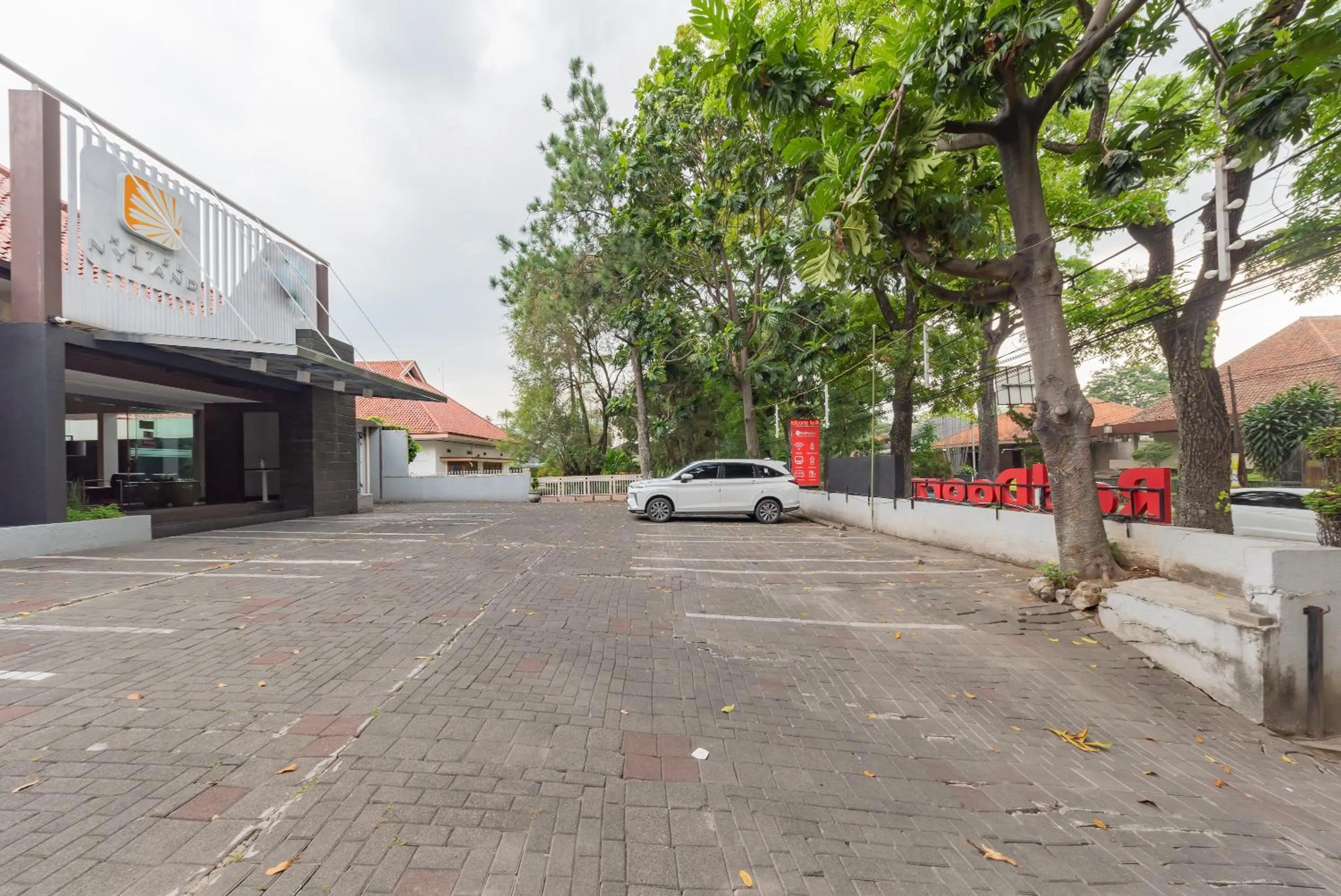 Parking in RedDoorz Plus @ Cipaganti Street 3