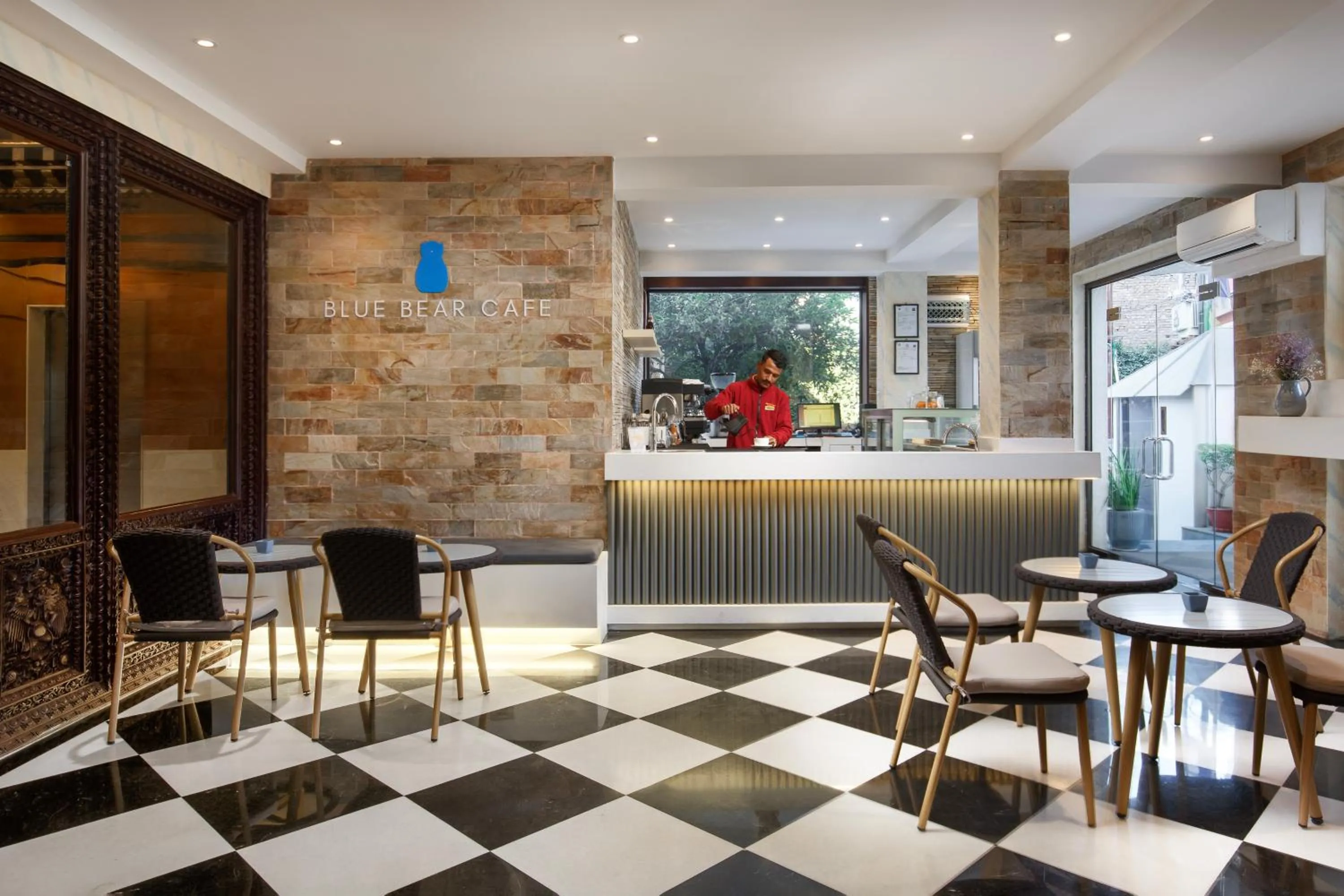 Restaurant/places to eat in Hotel Tibet