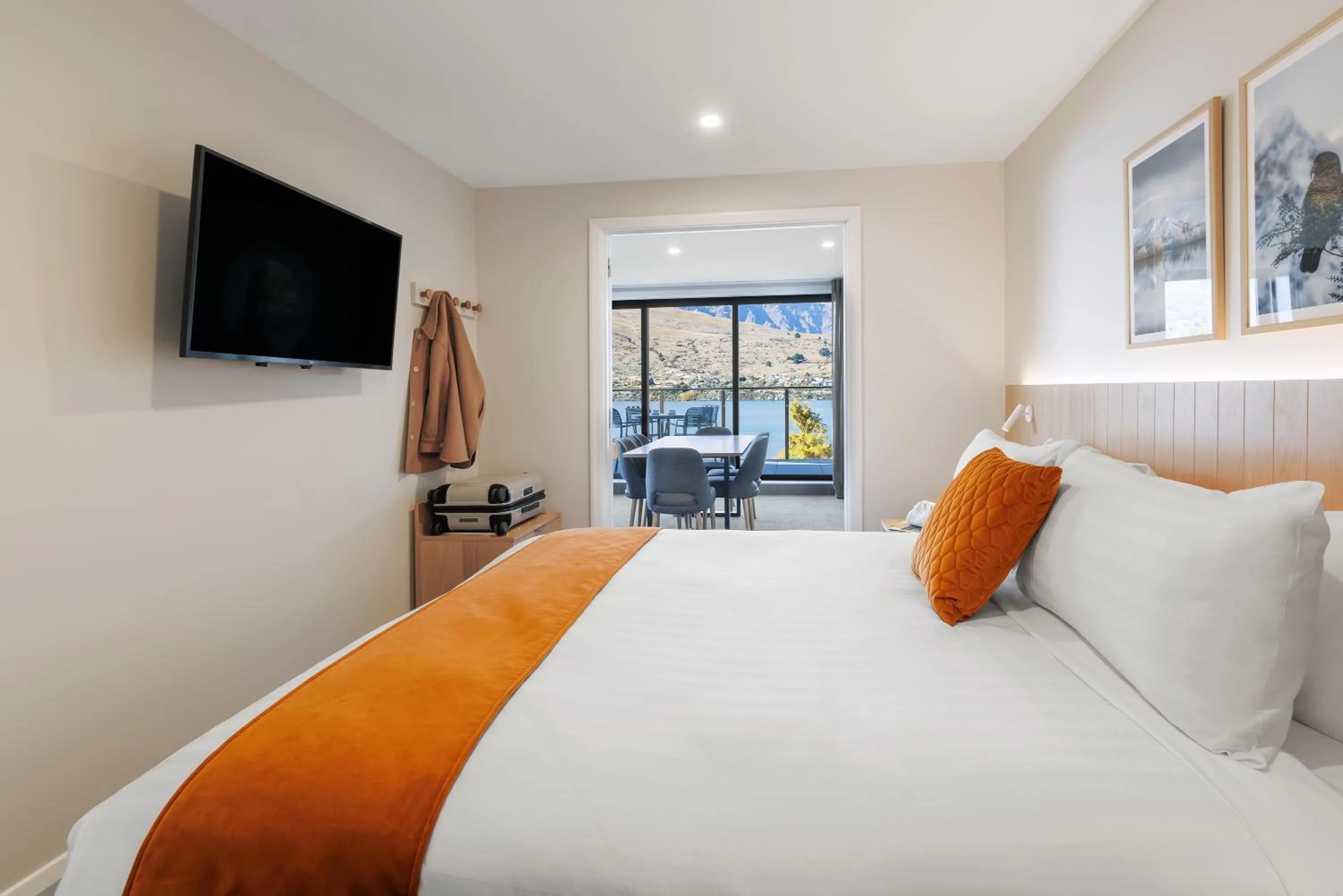 Bed in Oaks Queenstown Shores Resort