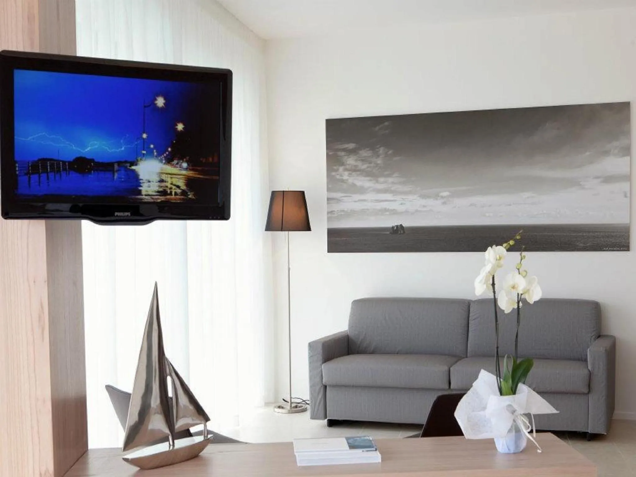 TV and multimedia in Eolian Milazzo Hotel