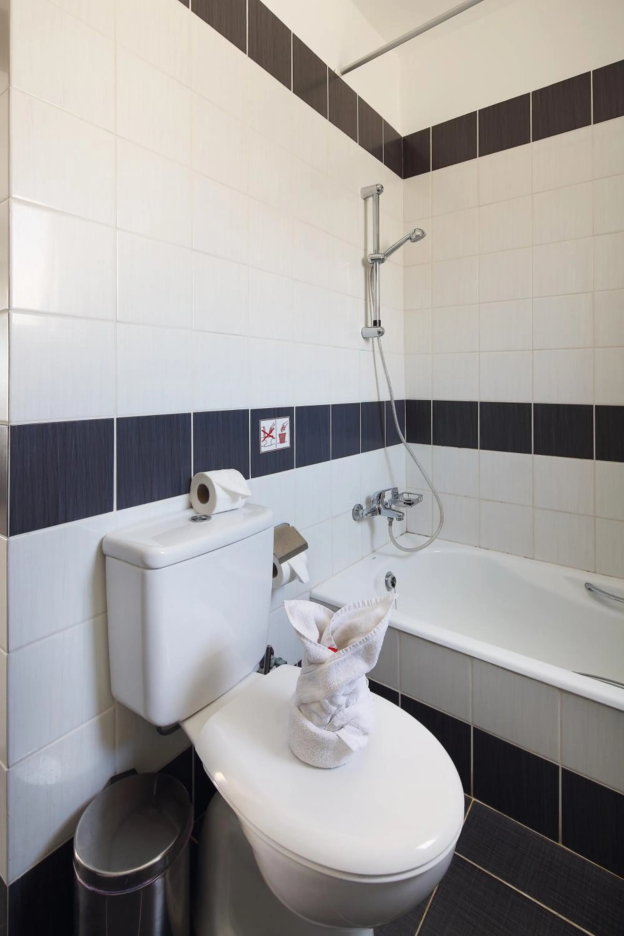 Toilet in Club St. George