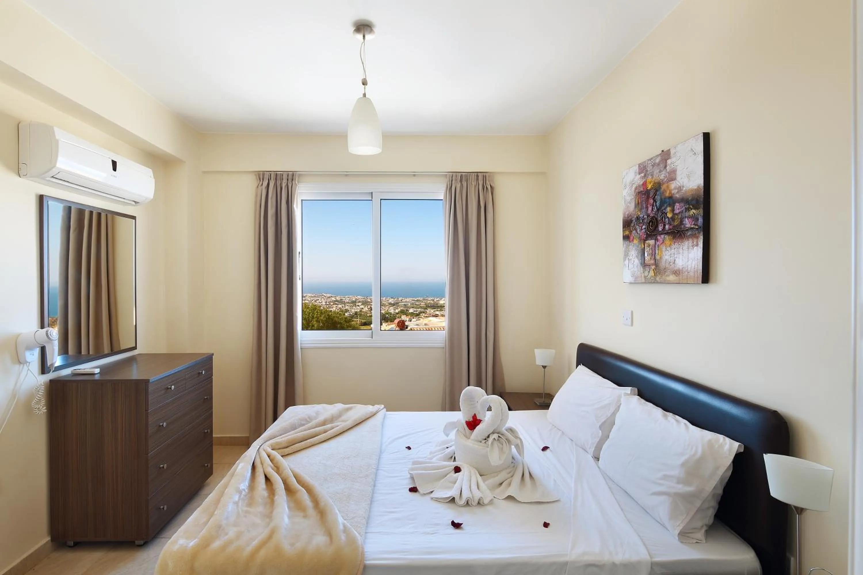 Photo of the whole room in Club St. George