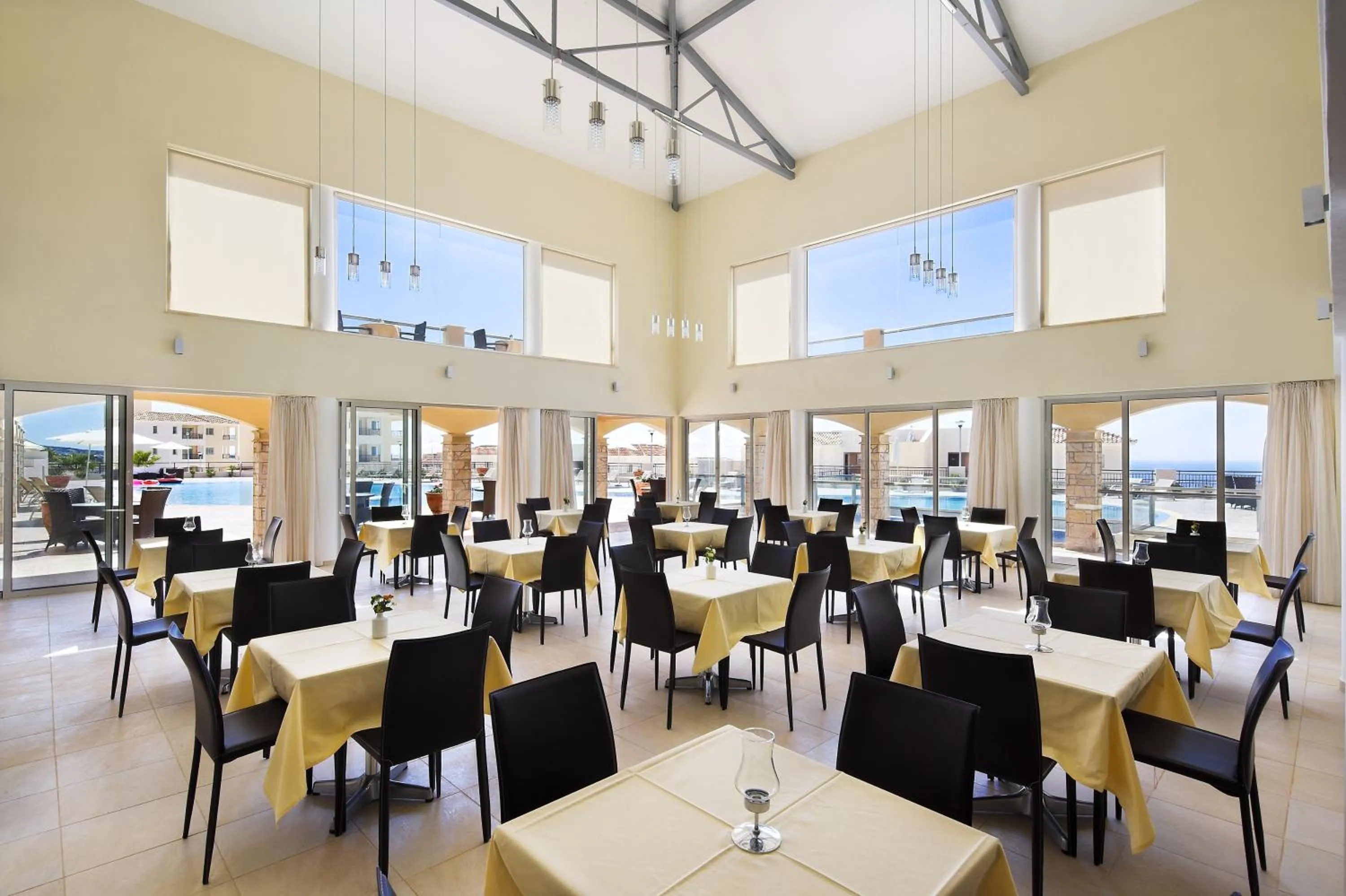 Restaurant/places to eat in Club St. George