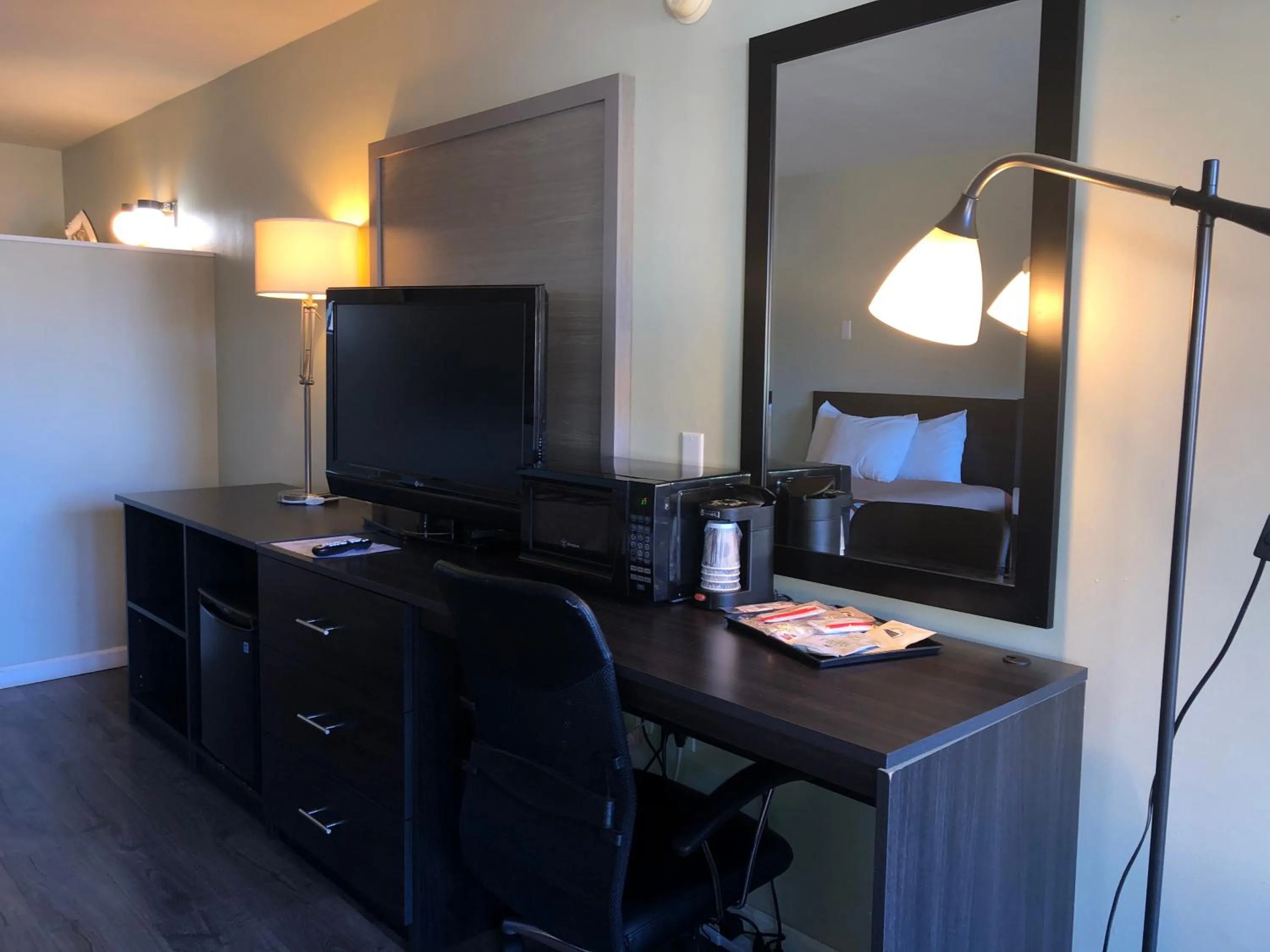 TV and multimedia in Hotel Elevation