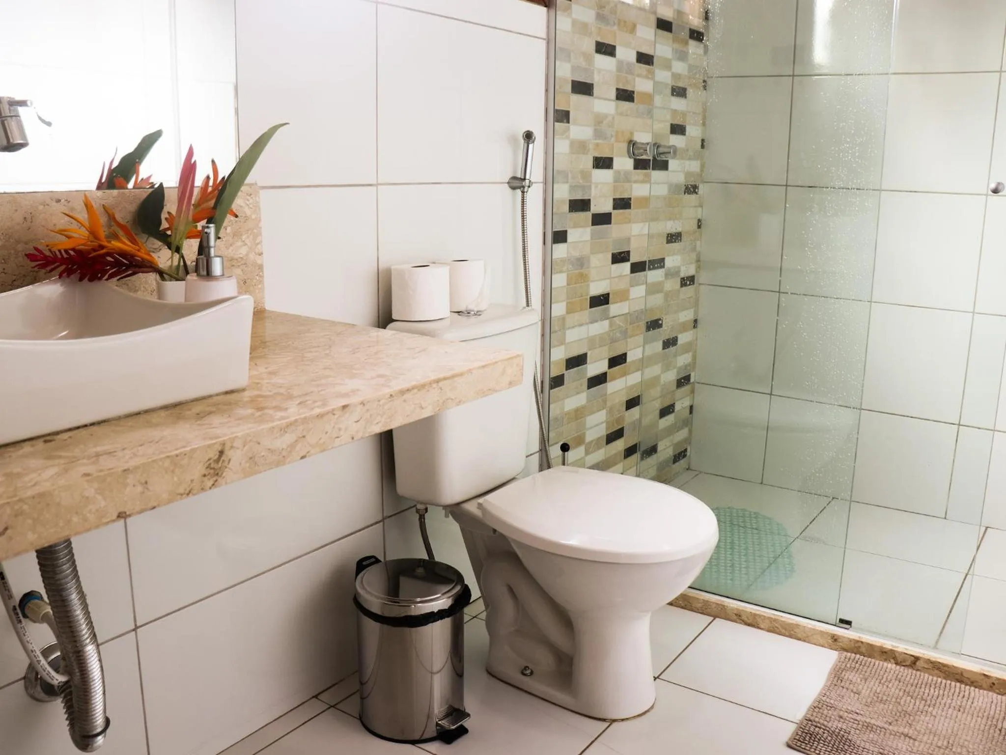 Shower in Conchas do Mar Residence