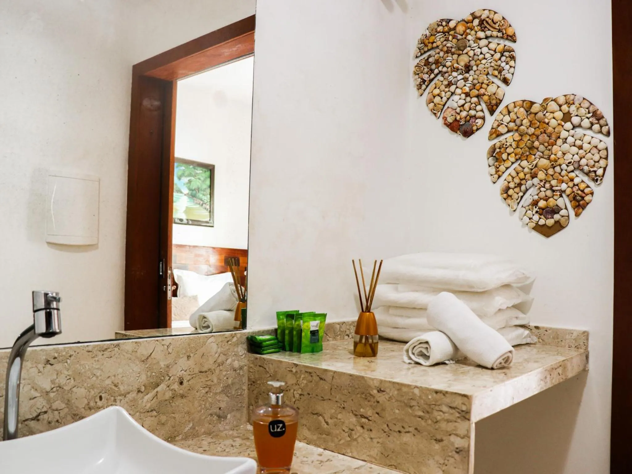 Bathroom, Bed in Conchas do Mar Residence