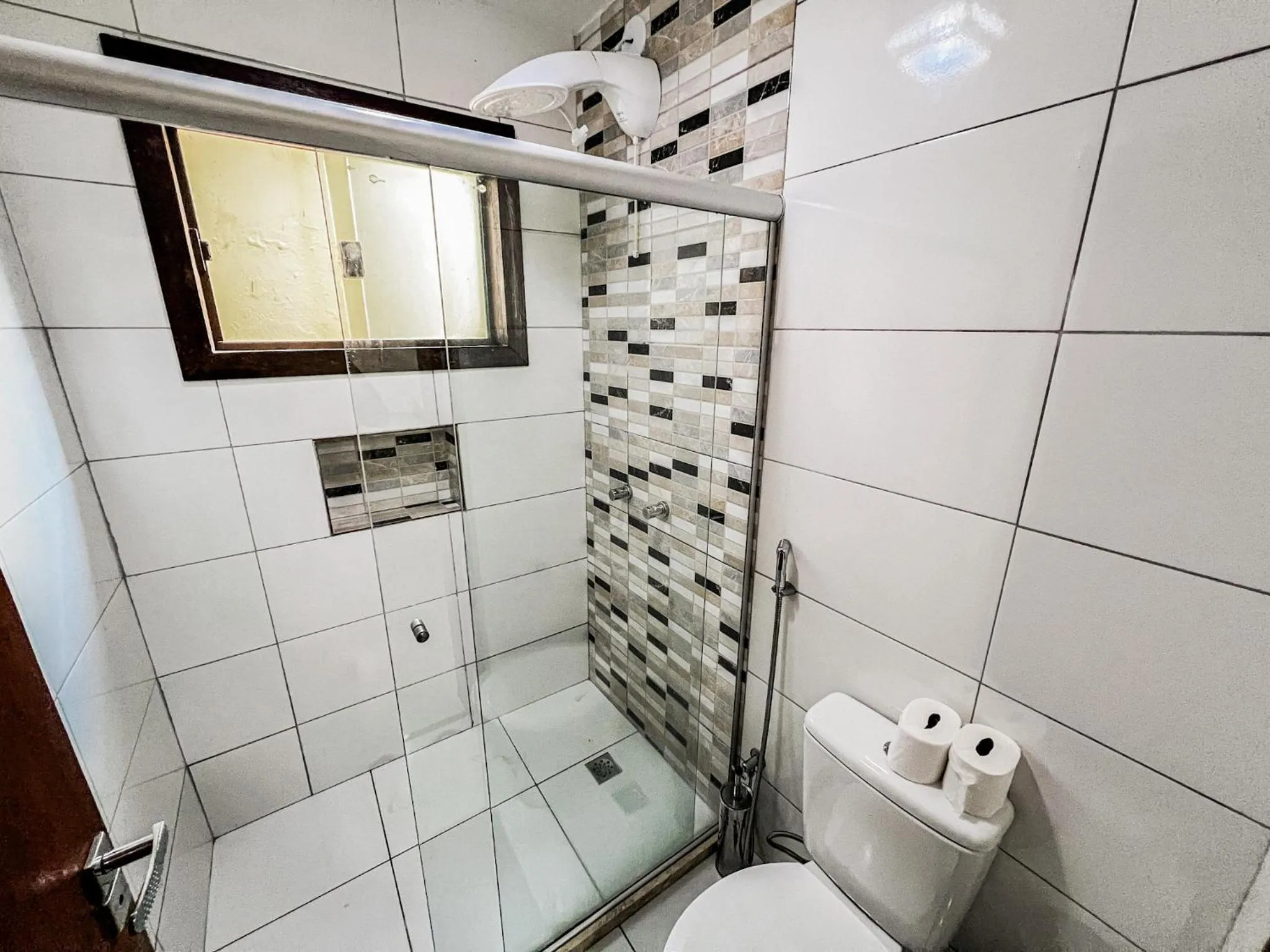 Shower in Conchas do Mar Residence