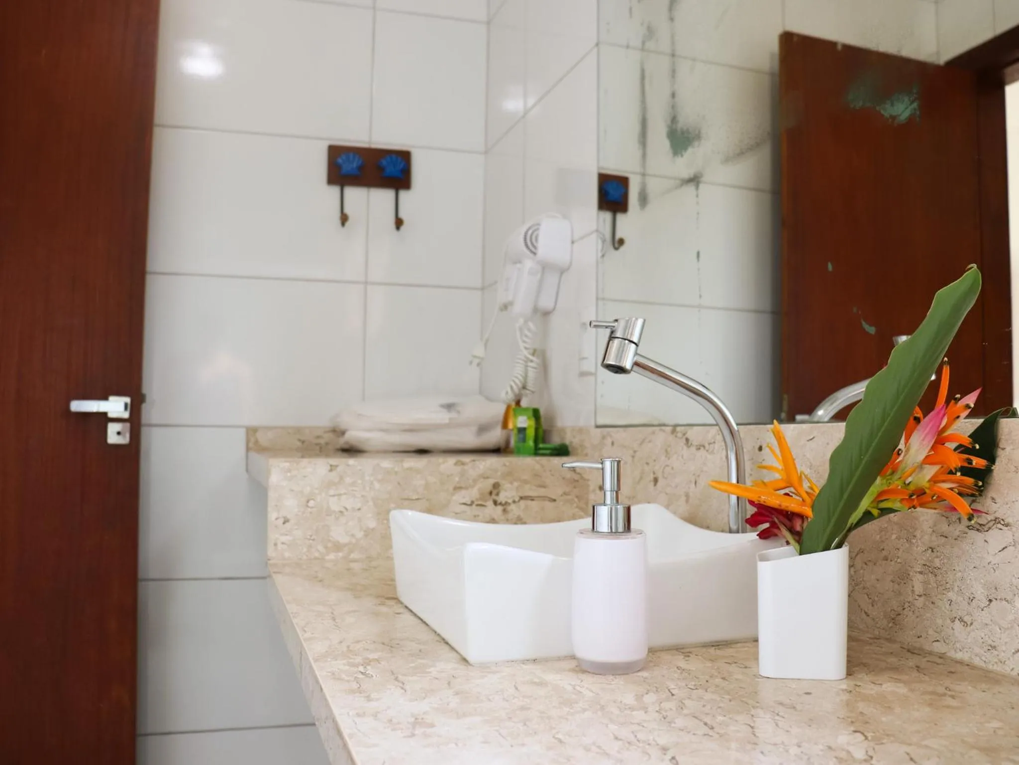 Shower in Conchas do Mar Residence