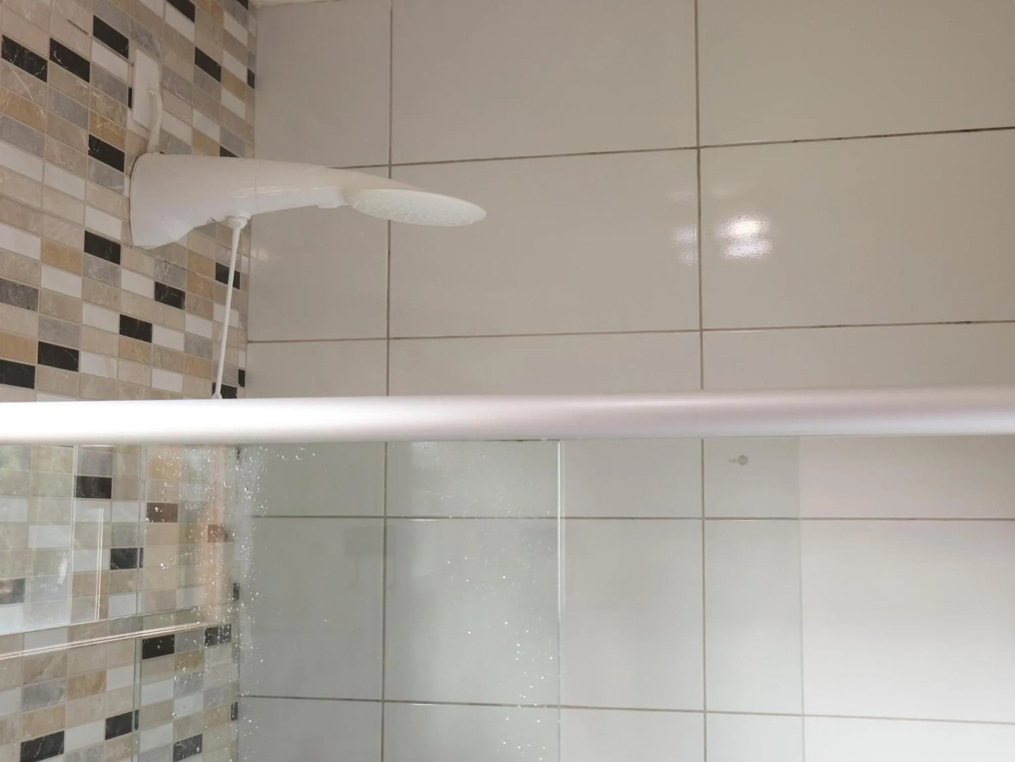 Shower in Conchas do Mar Residence