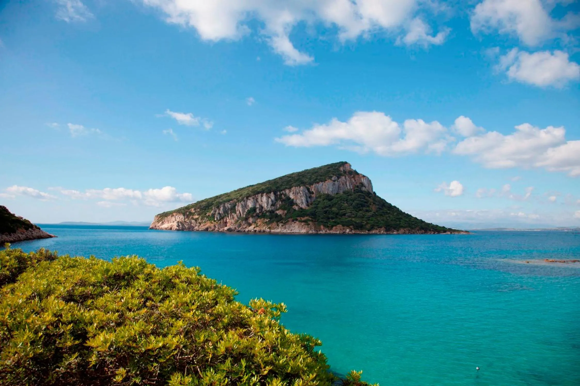 Hiking in Baia de Bahas Residence