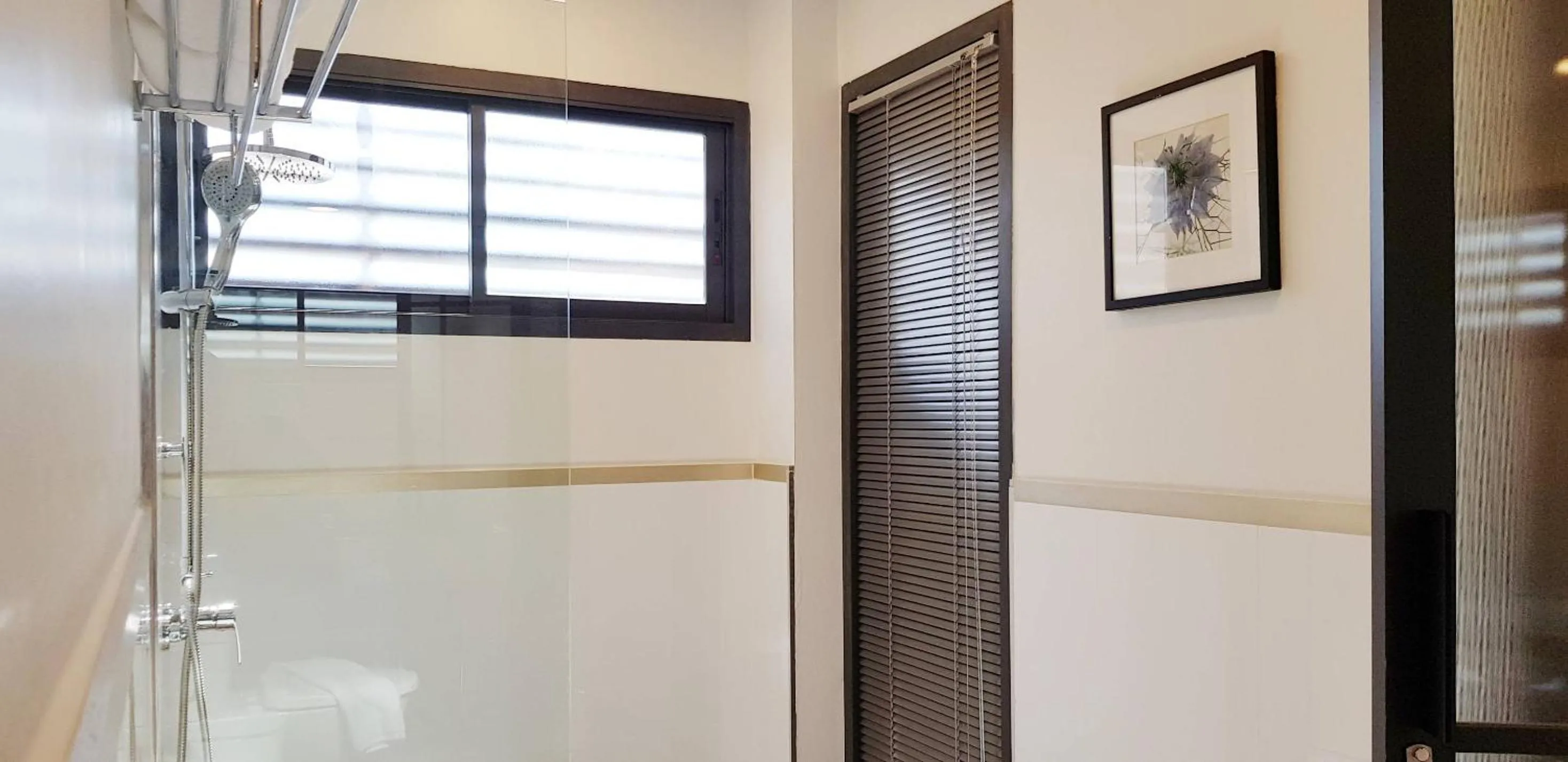 Shower in Hotel Matana