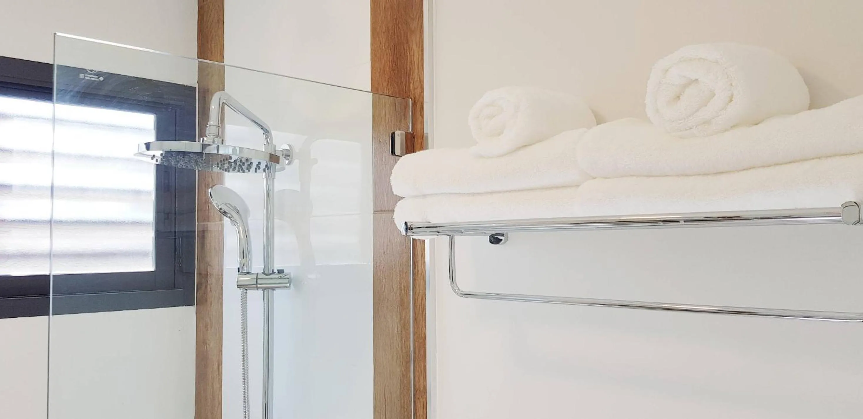 Shower in Hotel Matana