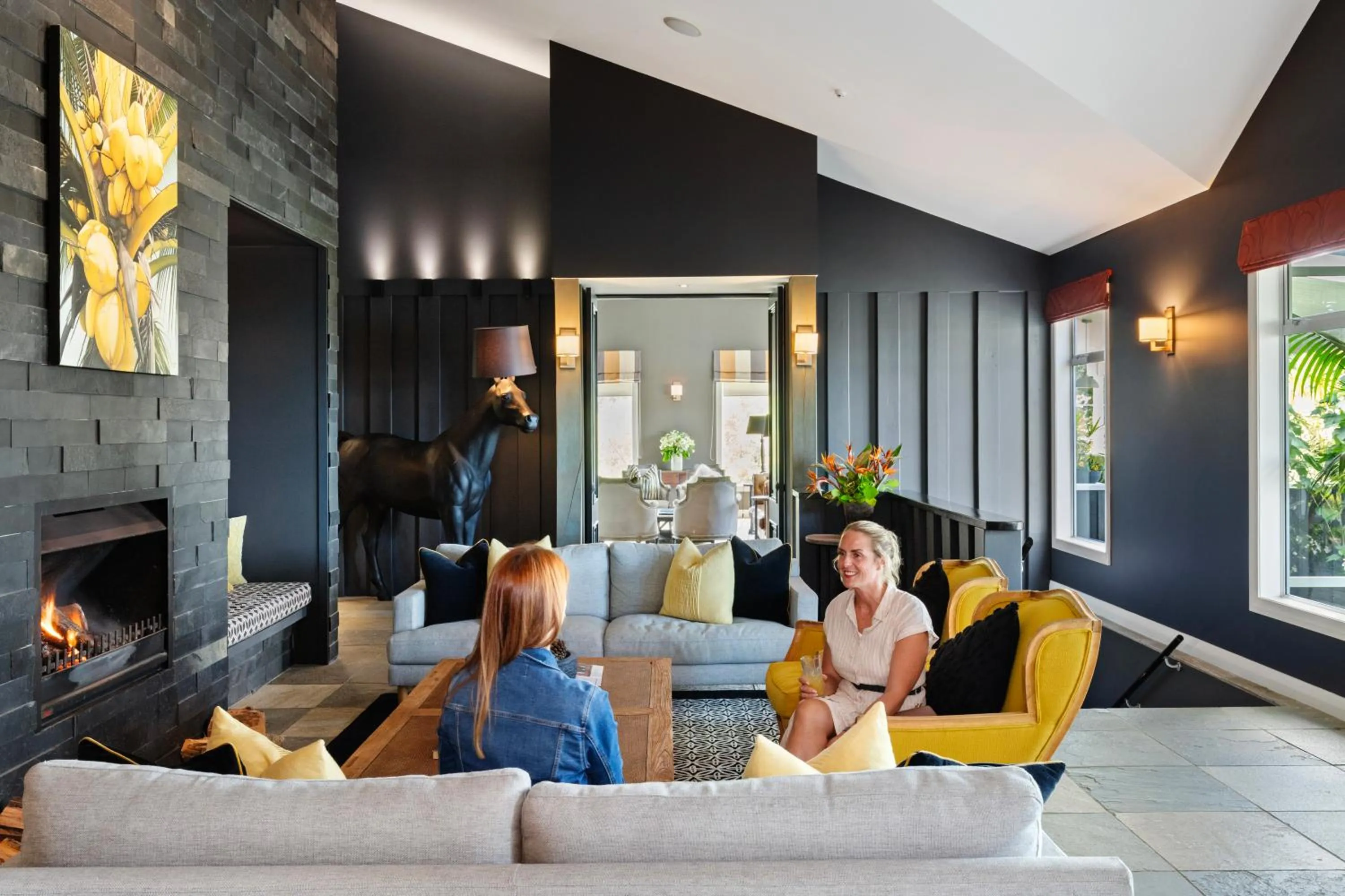 Lounge or bar in Woodhouse Mountain Lodge