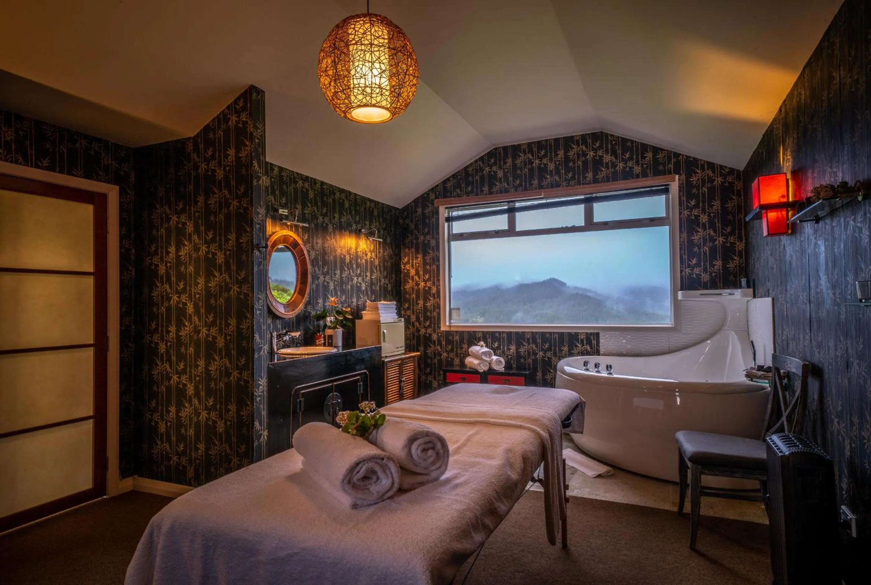 Spa and wellness centre/facilities, Bed in Woodhouse Mountain Lodge