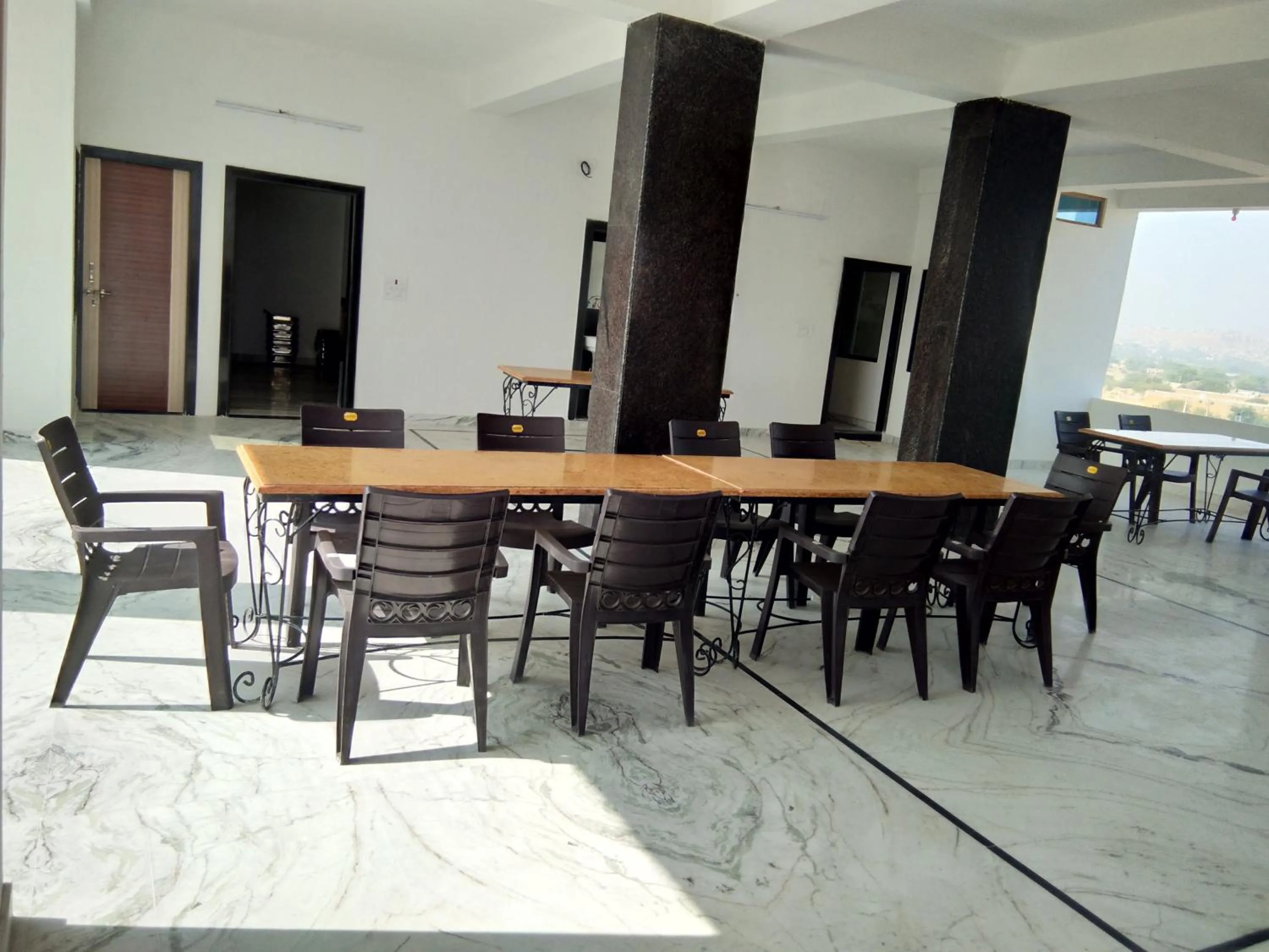 Restaurant/places to eat in Hotel Oasis Jaisalmer